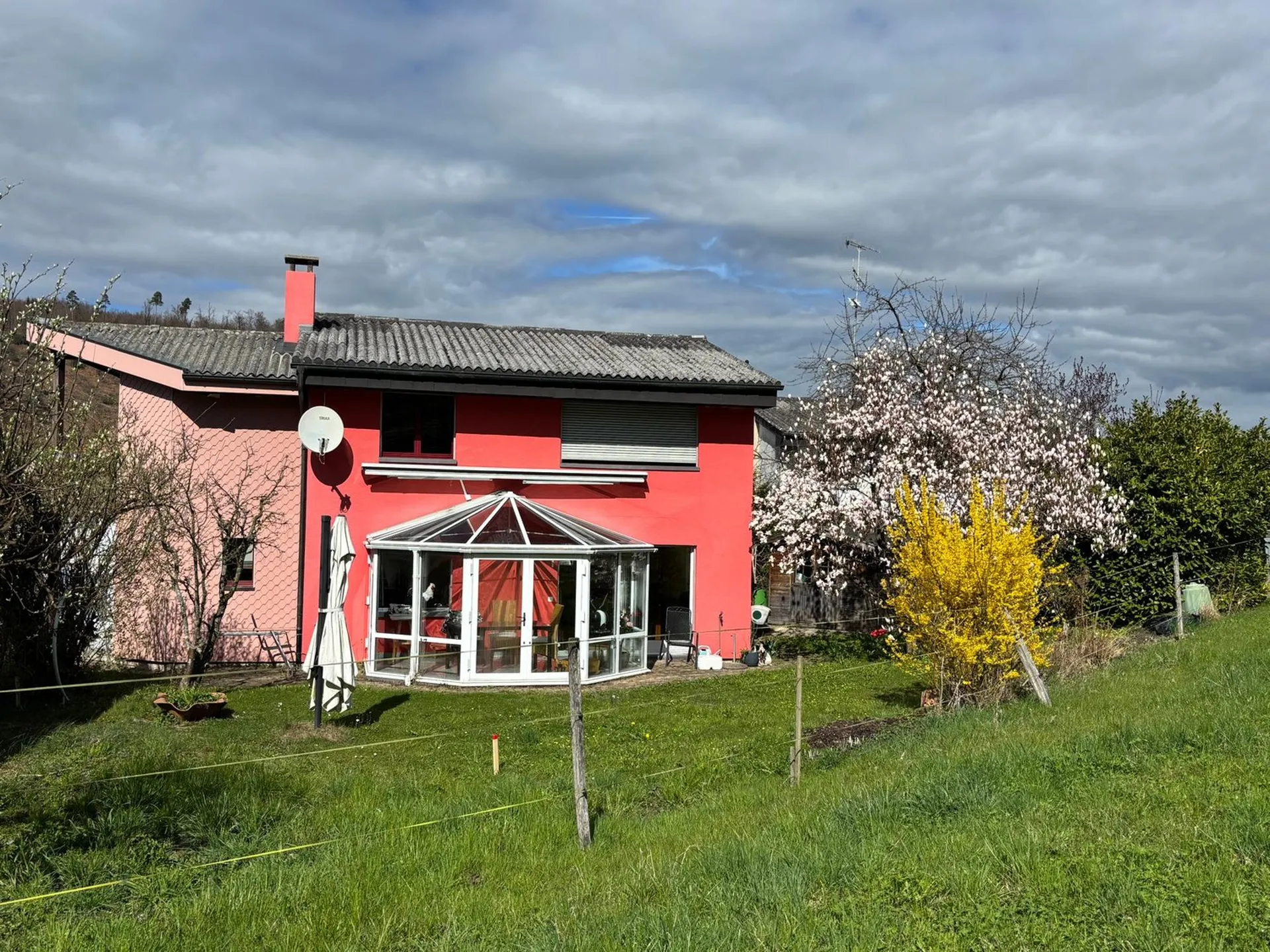 Charmantes 5.5-Zimmer-Einfamilienhaus mit Wintergarten in Hersberg