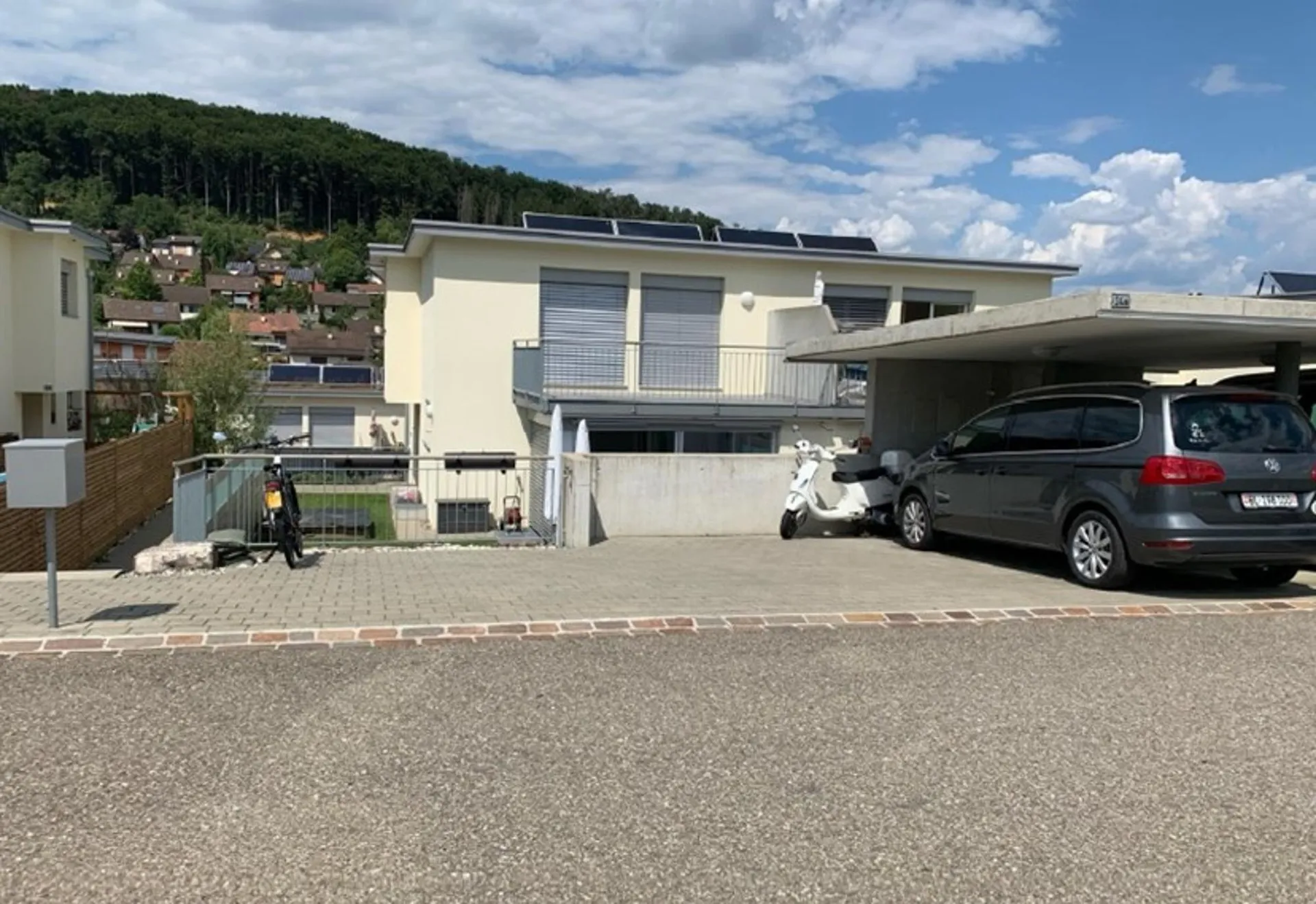 Modernes Minergie-Doppeleinfamilienhaus in ruhiger Lage von Frenkendorf