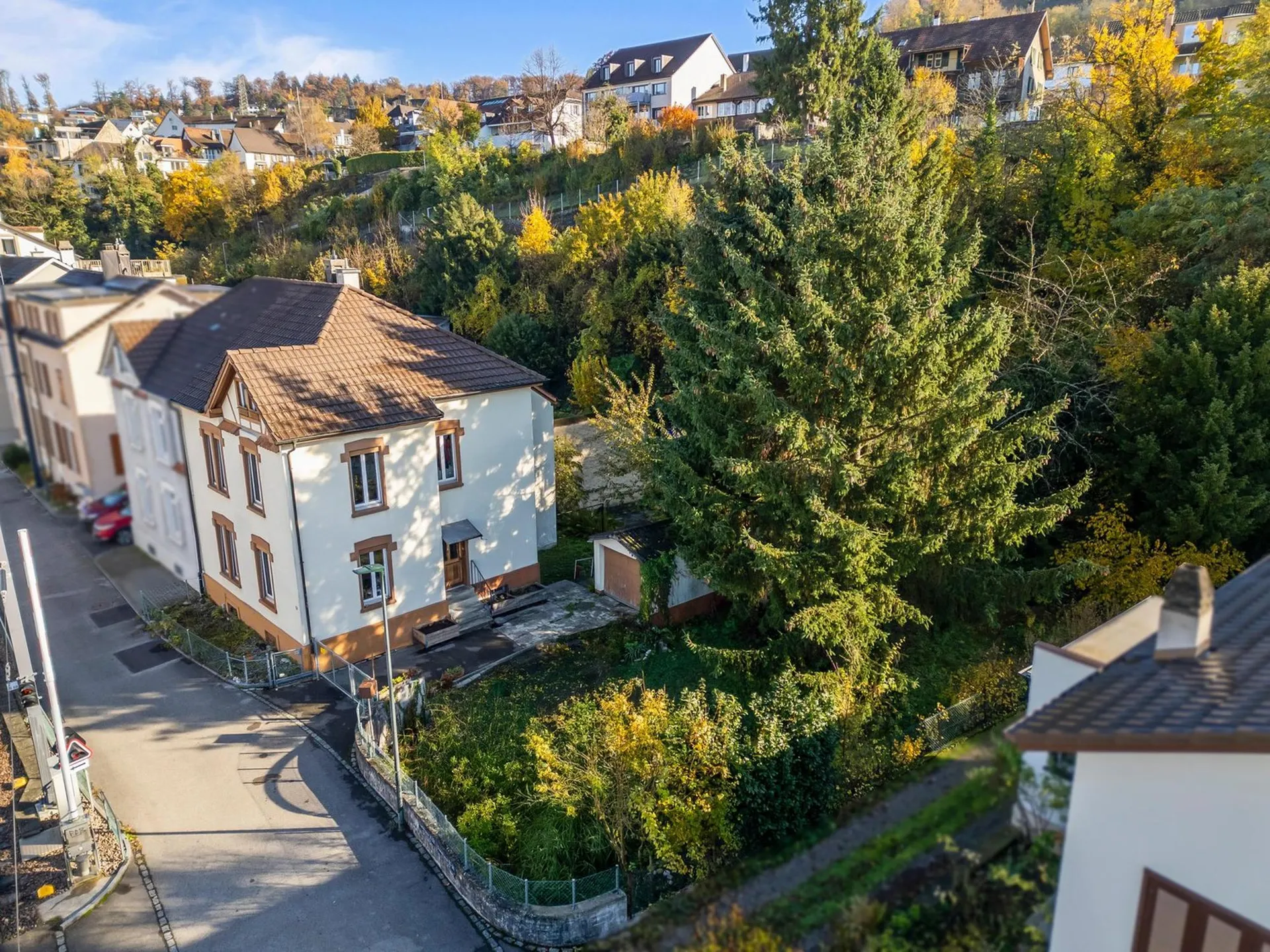 Charmante Doppelhaushälfte mit grossem Garten und hohem Ausnutzungspotenzial