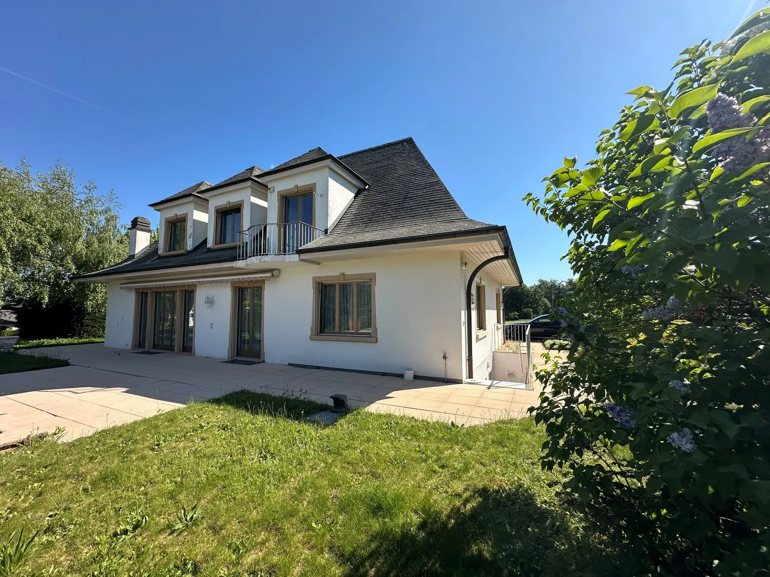 Charmantes 5.5-Zimmer-Einfamilienhaus mit Pool in Bellmund