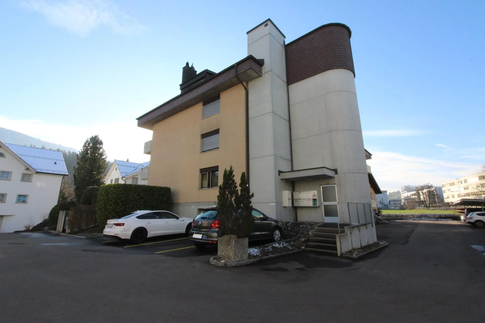 Charmante 4.5-Zimmer-Maisonettewohnung mit Garten in Freienbach
