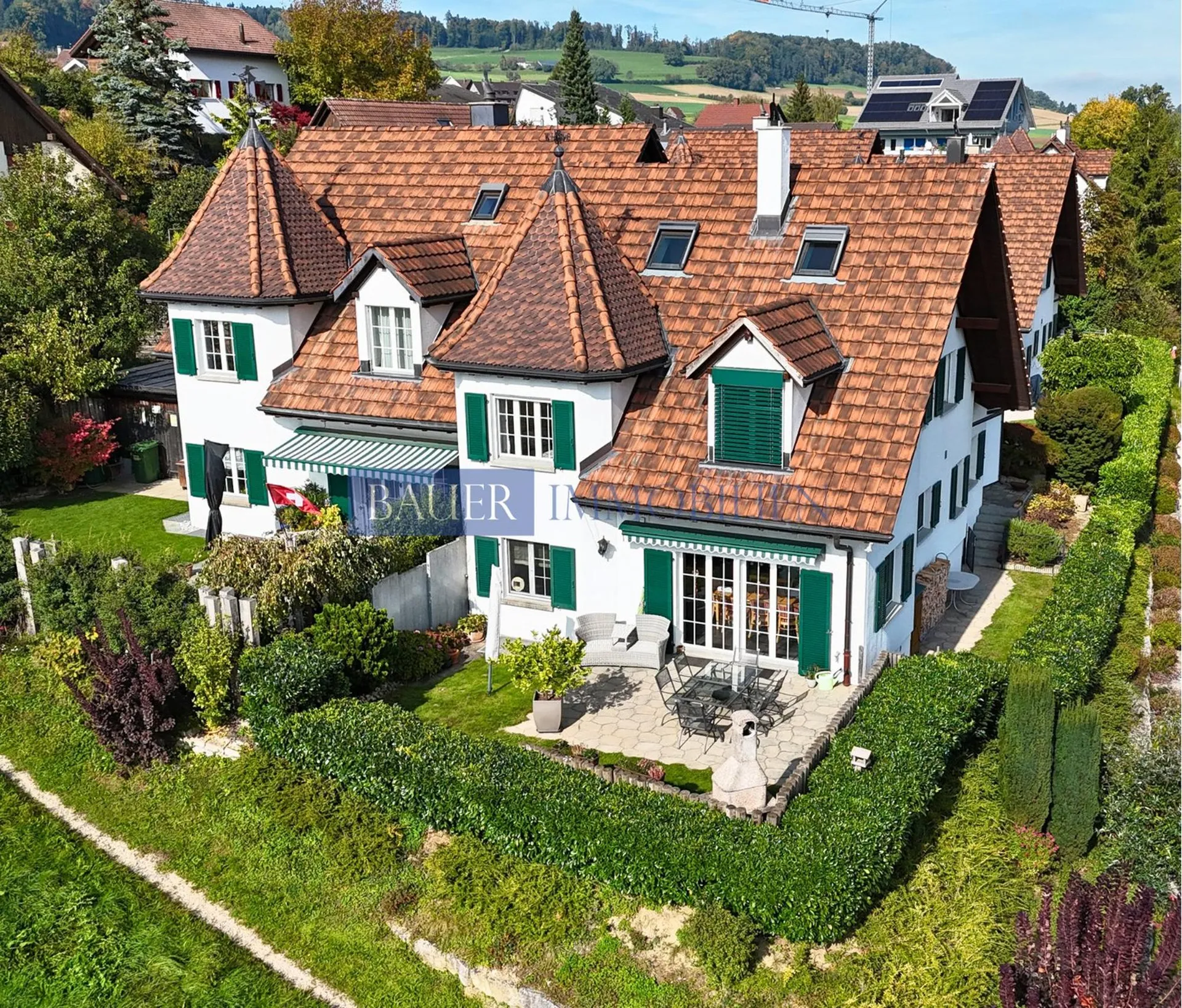 *VERKAUFT*  Lichtdurchflutetes Doppeleinfamilienhaus mit Charme, Garten und liebevollen Details