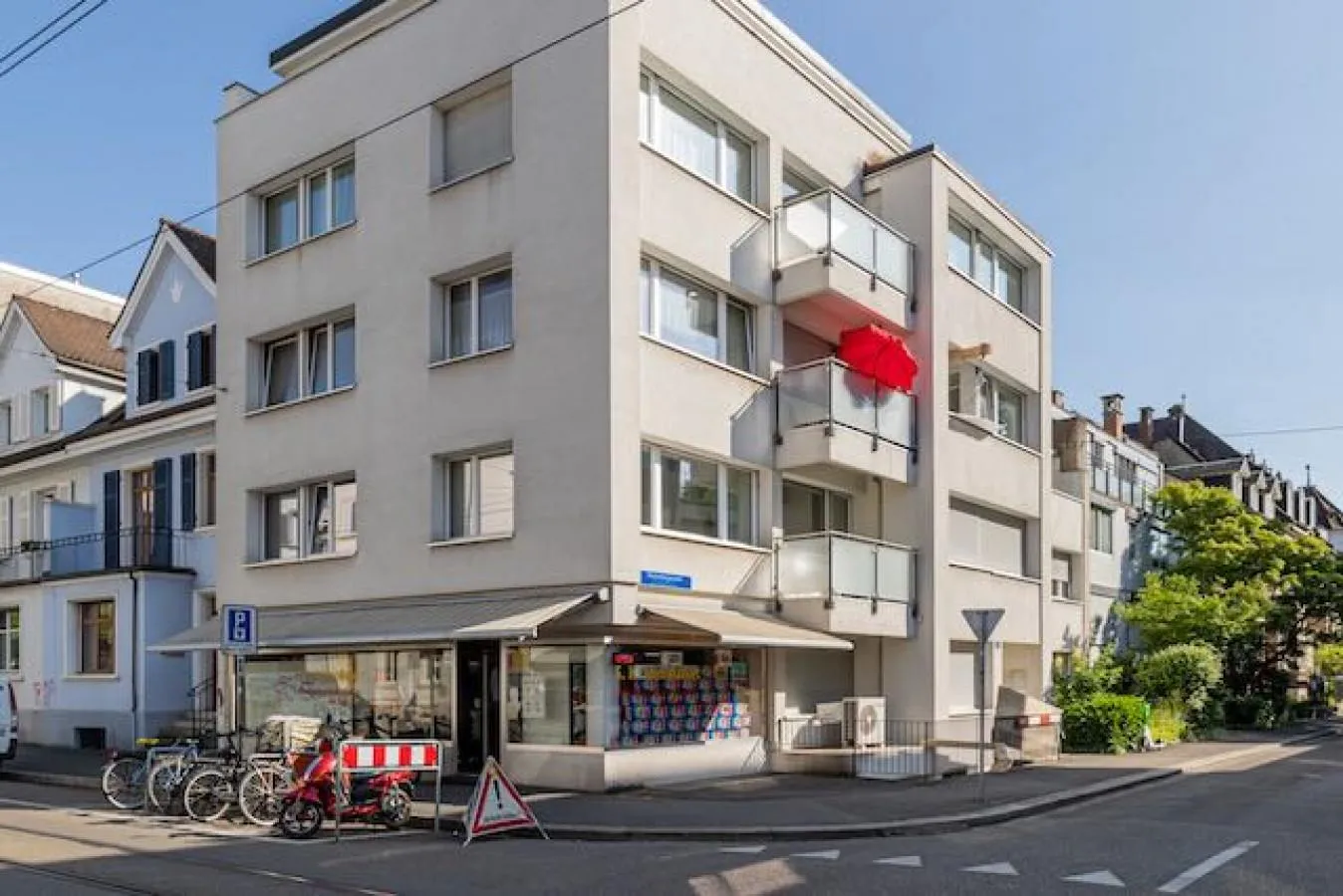 Helle, zentrale 4-Zimmerwohnung 100m2 mit Lift nähe ÖV