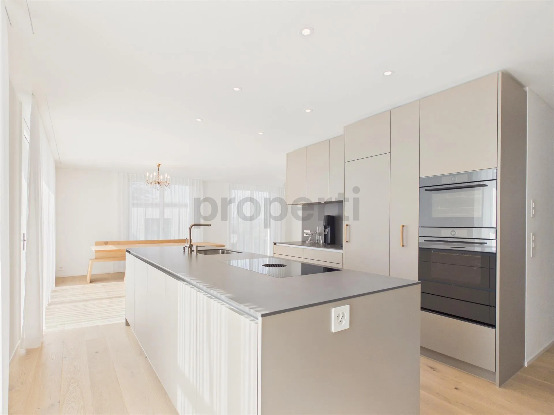Moderne 3.5-Zimmer-Möblierte Wohnung mit 2 Balkonen, mit See- und B...