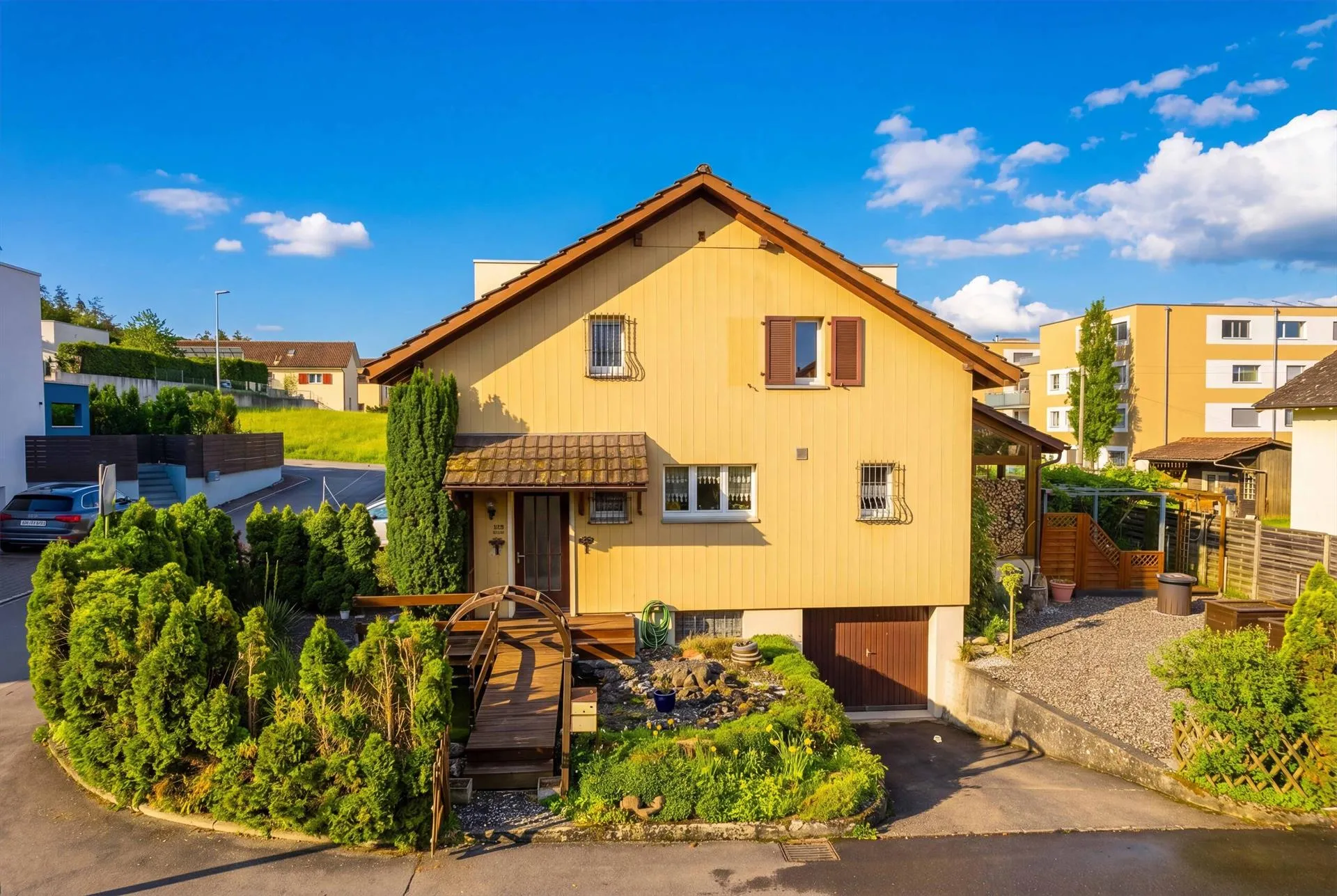 CHARMANT & FREISTEHEND - 5.5 ZIMMER EINFAMILIENHAUS