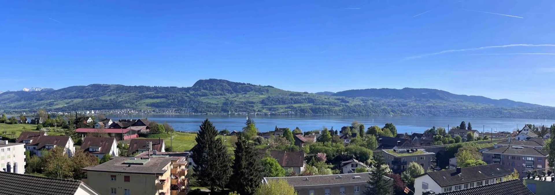 5½-ZIMMER-EIGENTUMSWOHNUNG MIT 144 M² – TRAUMSICHT AUF DEN ZÜRICHSEE UND DIE BERGE