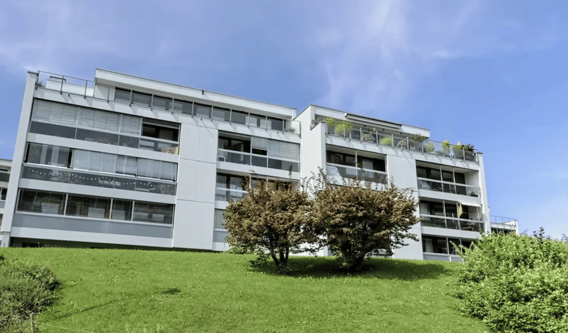 Grosszügige 6.5-Zimmer-Wohnung mit Balkon und Garage in Richterswil