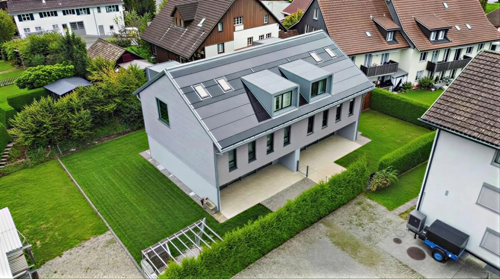 Gesammtes Zweifamilienhaus an zentraler Lage in Hausen am Albis