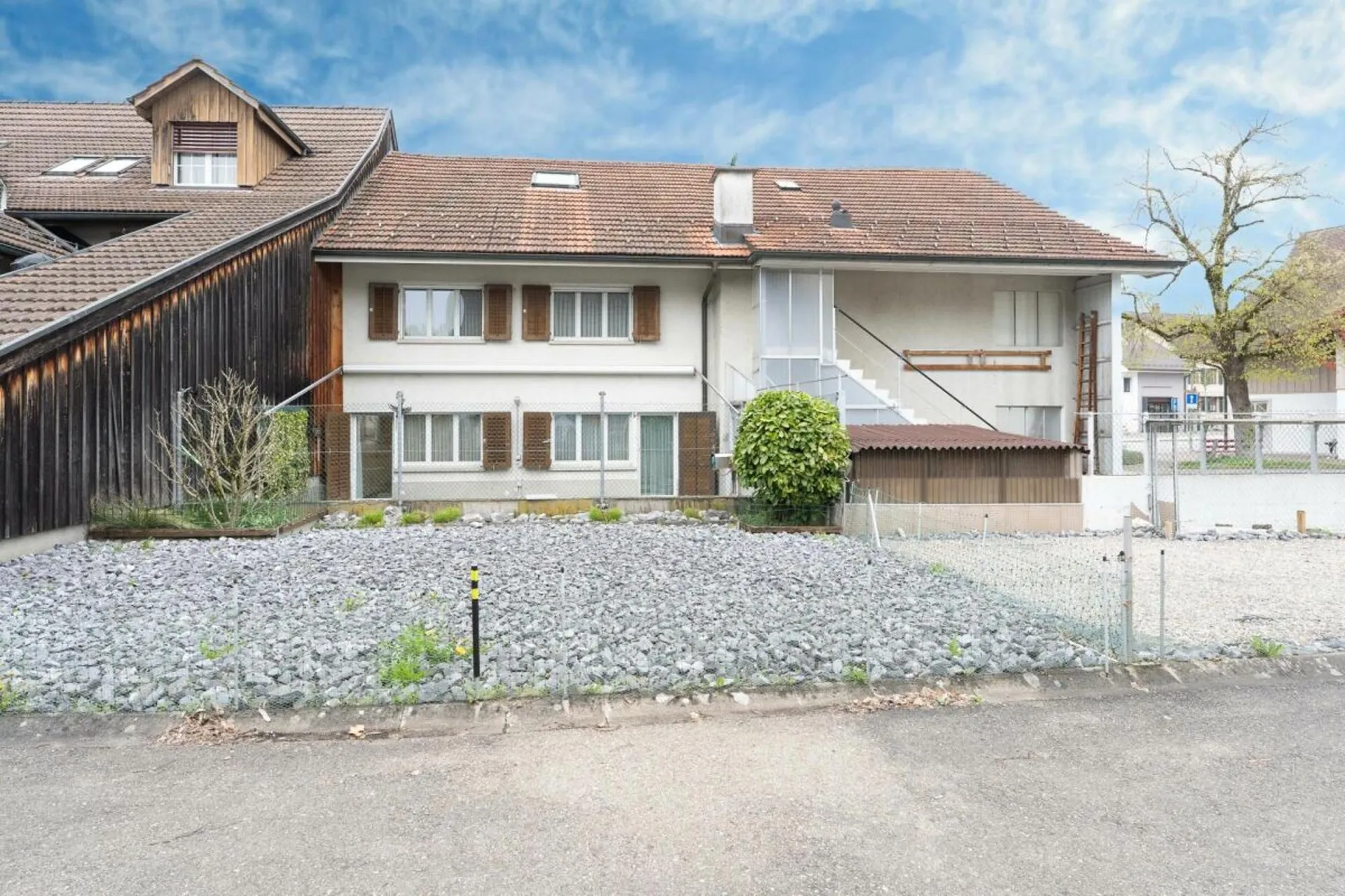 Einfamilienhaus mit Werkstatt im Dorfkern