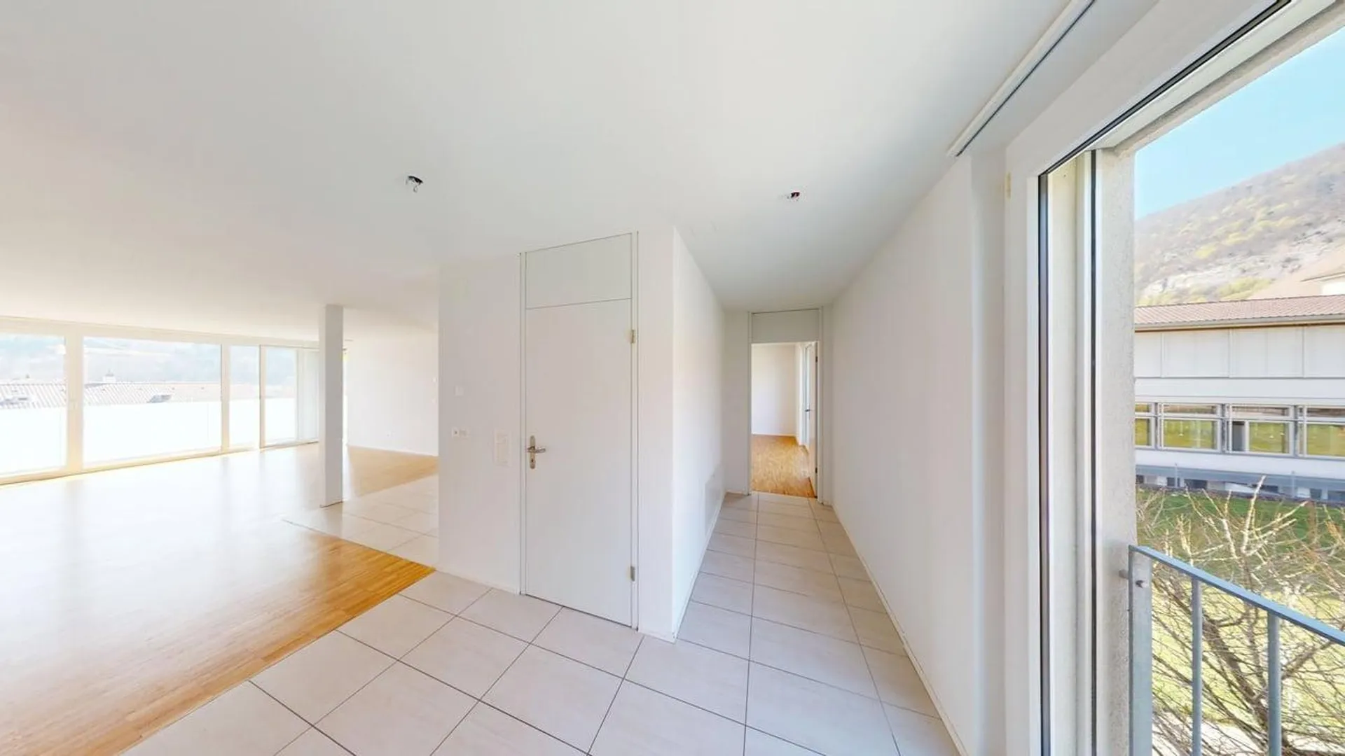 Wohnen ab 50: Qualitativ hochstehende, moderne  3.5-Zimmerwohnung inkl. Carport