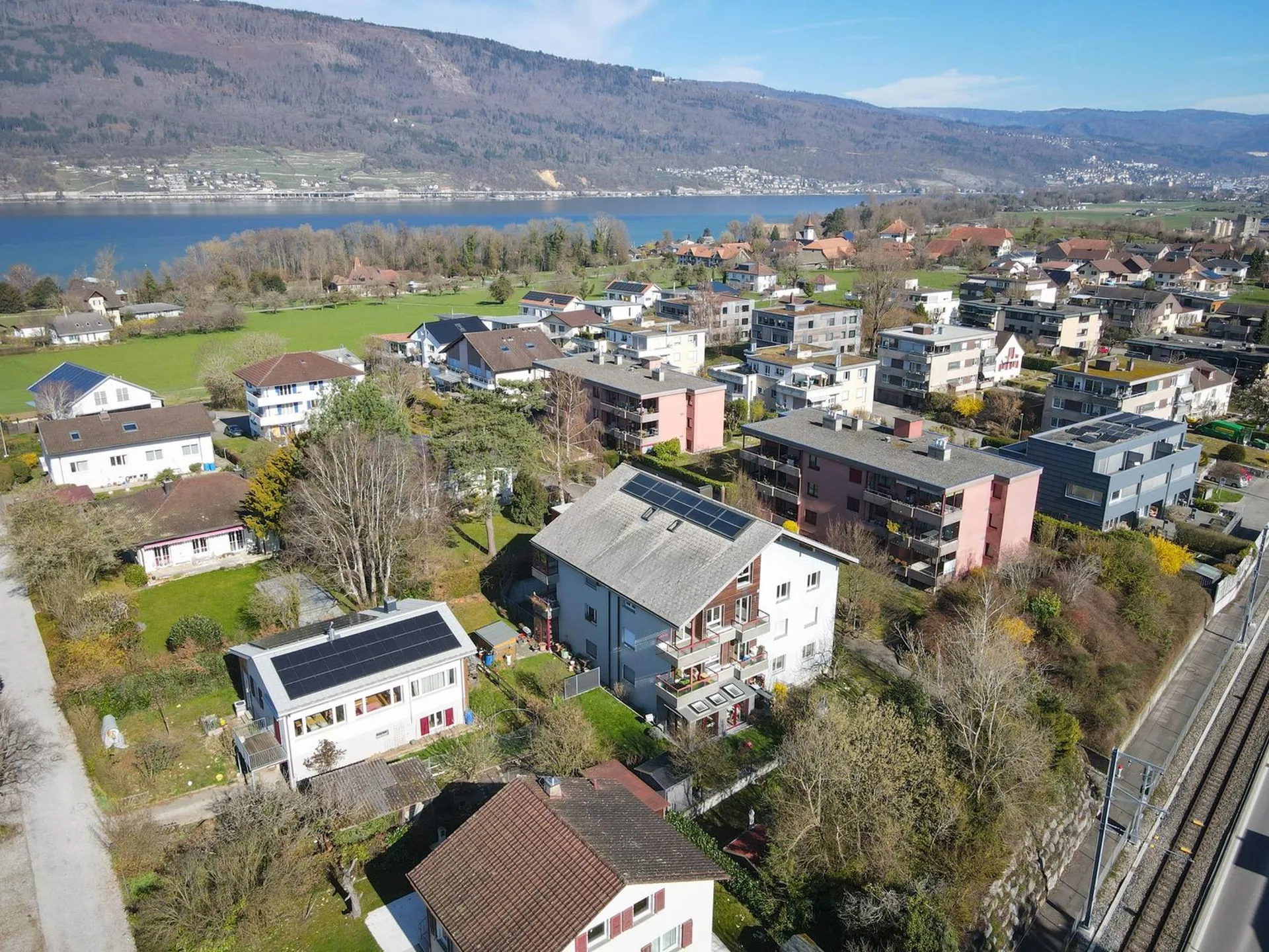 4½-Zimmerwohnung mit Galerie | oberste Etage | sonnige Südlage in Sutz