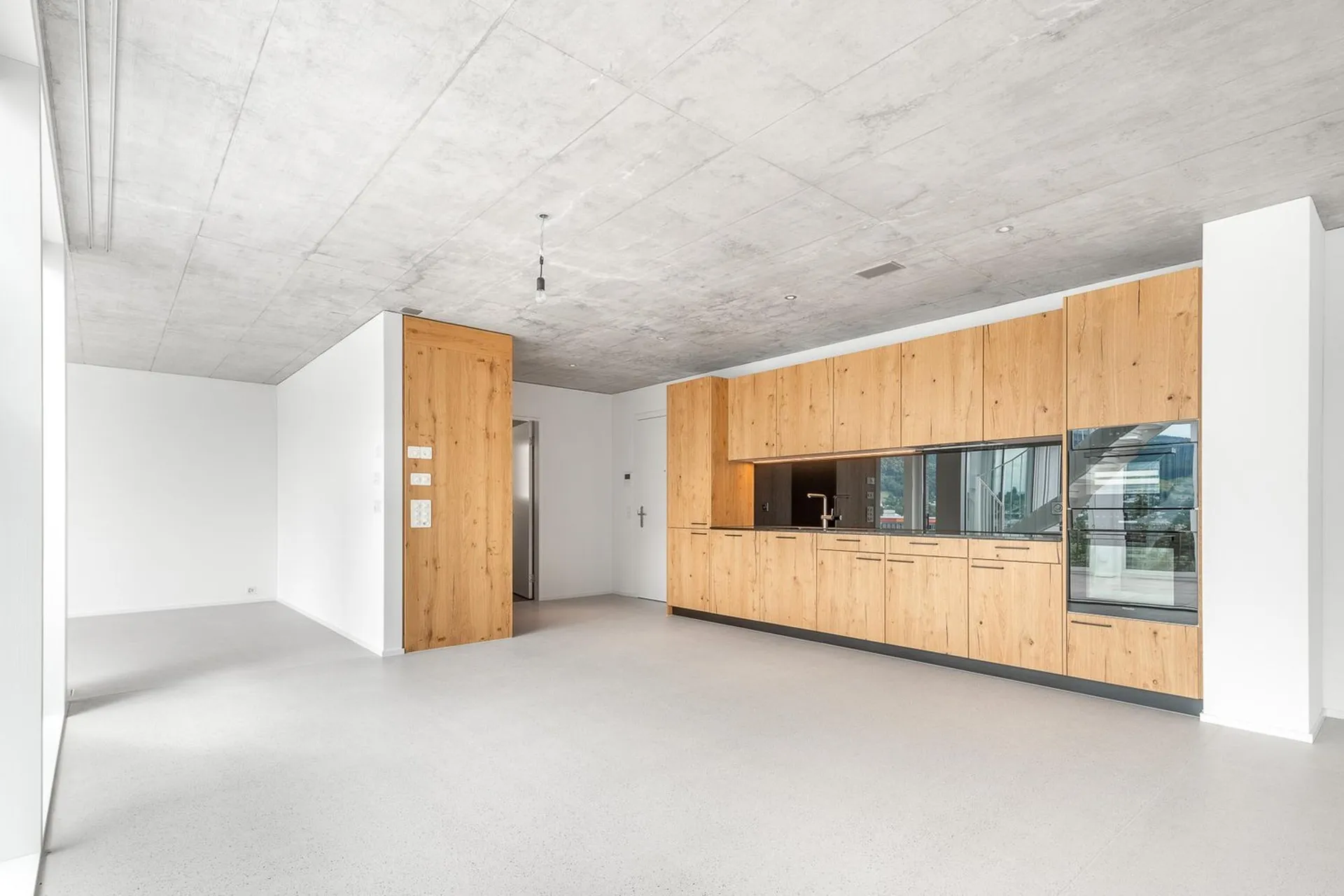 Moderne 2.5-Zimmer-Wohnung mit Terrasse in Adliswil