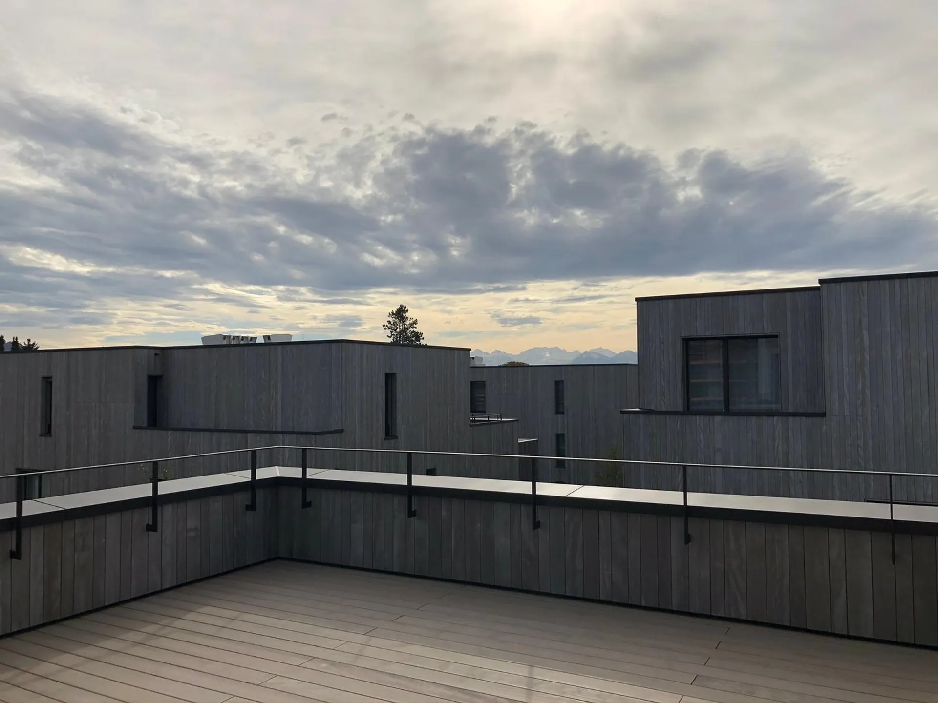 Moderne 2.5-Zimmer-Attika mit Balkon in Zollikofen