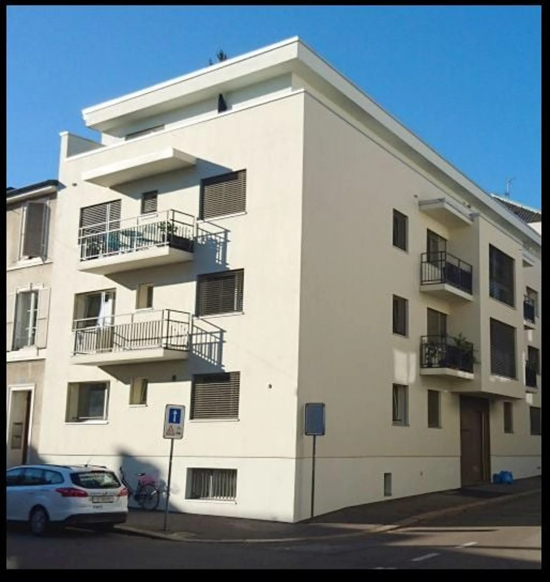 Moderne Wohnung in renoviertem Gebäude mit Lift /Modern Flat in Renovated Building with Lift