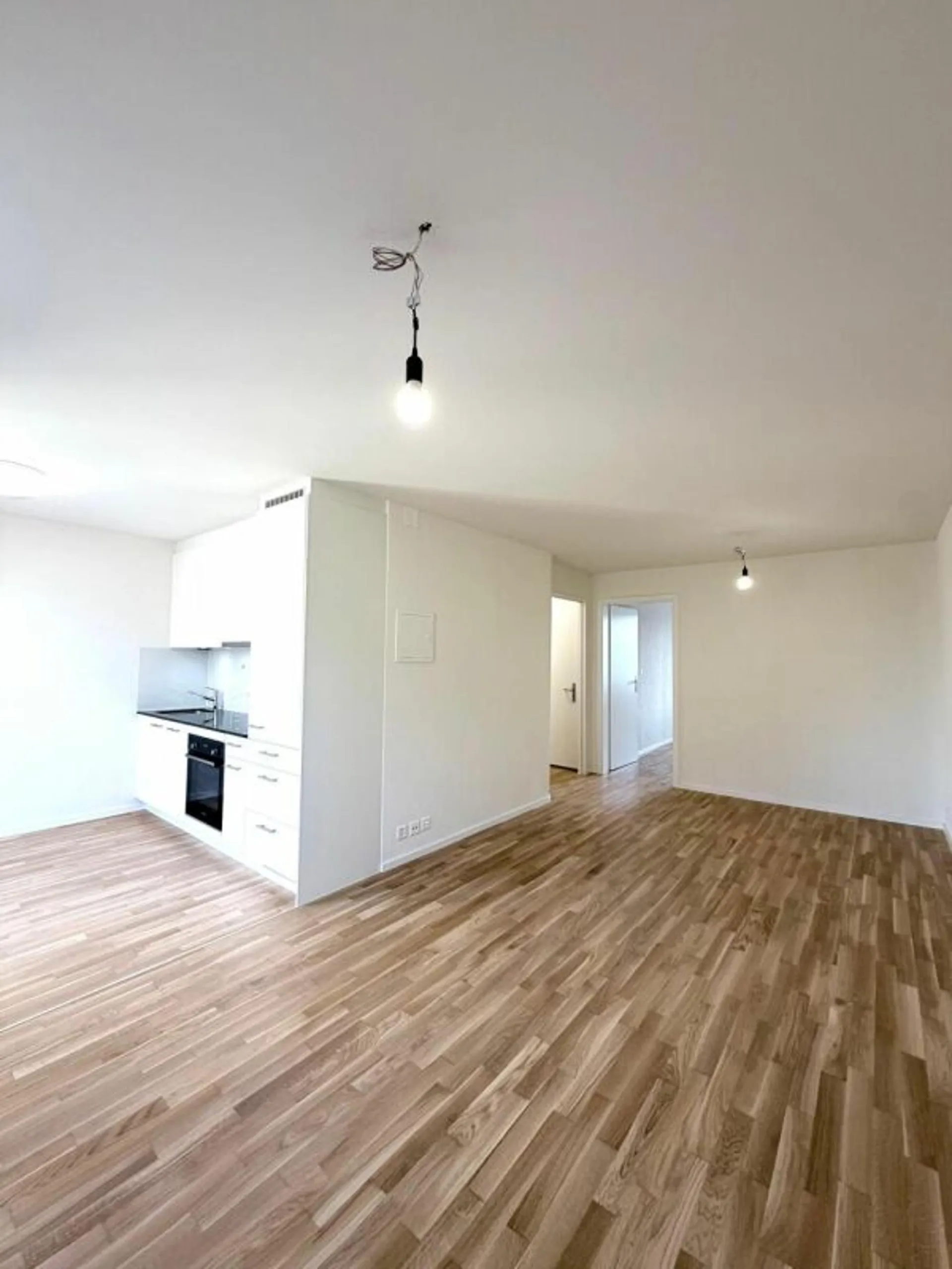 Erstbezug 2.5-Zimmer mit eigener WM/TU, grossem Balkon und Kellerabteil