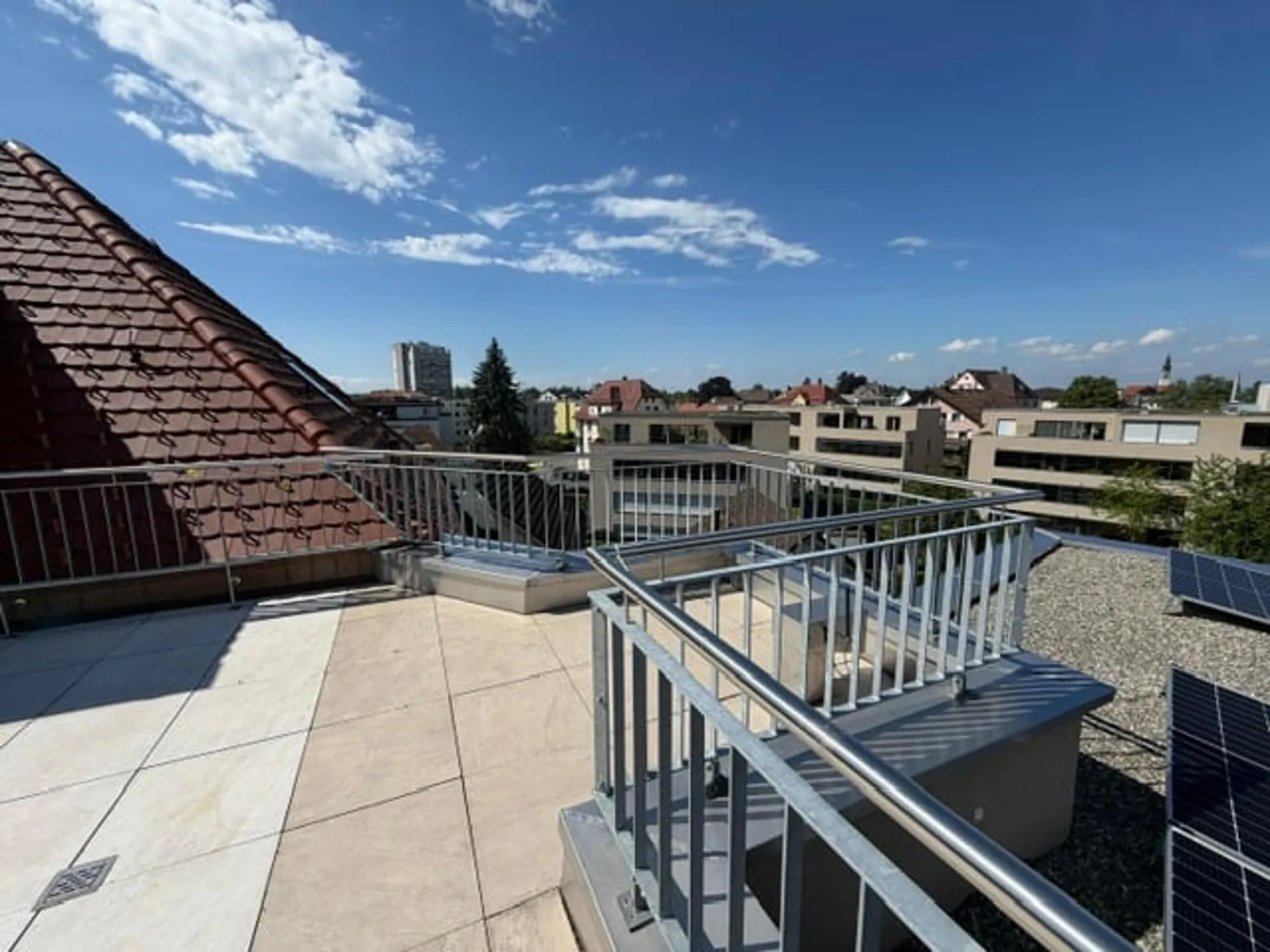 Moderne 3.5-Zimmer-Maisonettewohnung mit Balkon