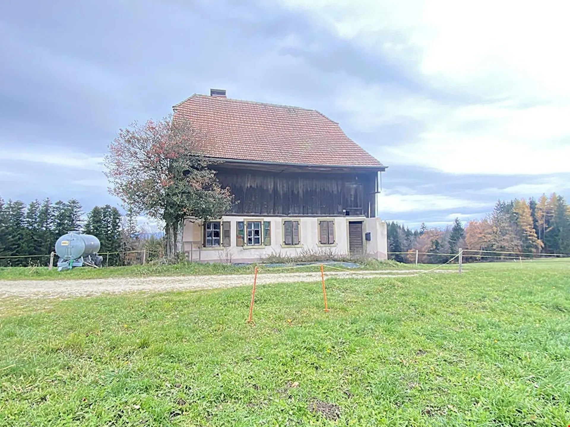 CHÂTONNAYE - FERME AVEC POTENTIEL IMPORTANT - 7.5 PIECES
