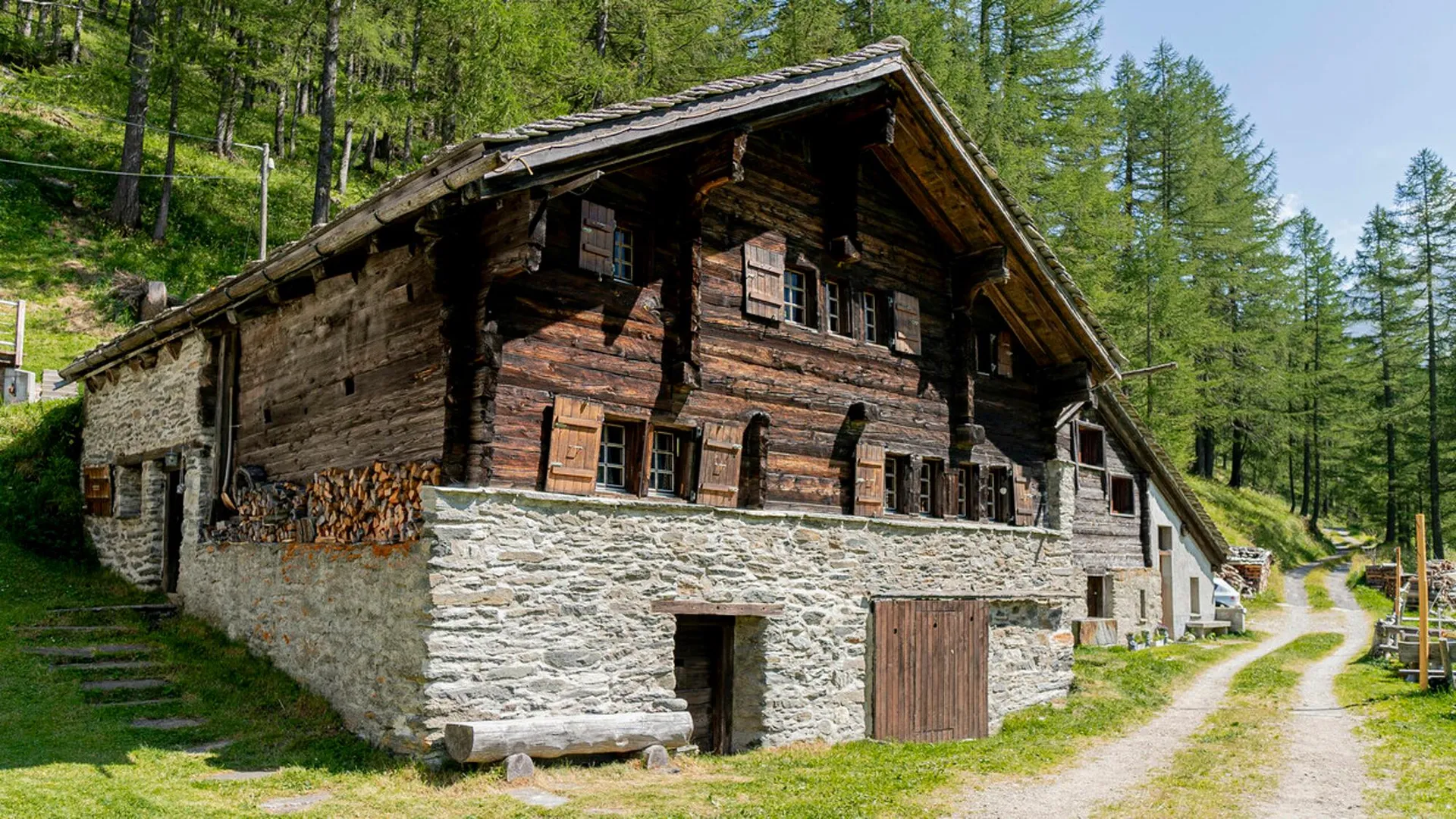 Historisch wertvolles Walliserhaus auf dem Simplon