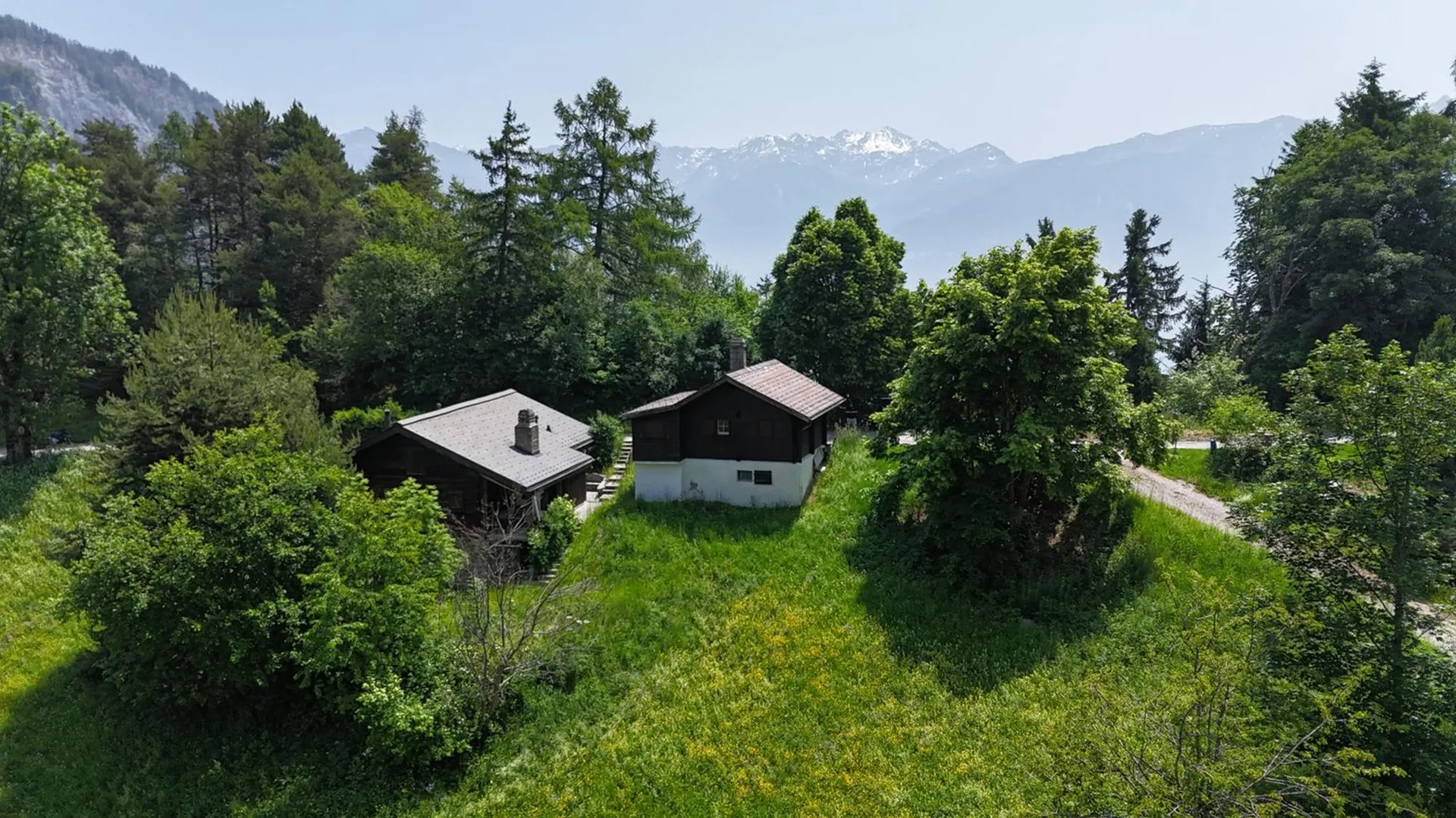 Chalet de charme aux Mayens de Chamoson avec vue panoramique sur les Alpes