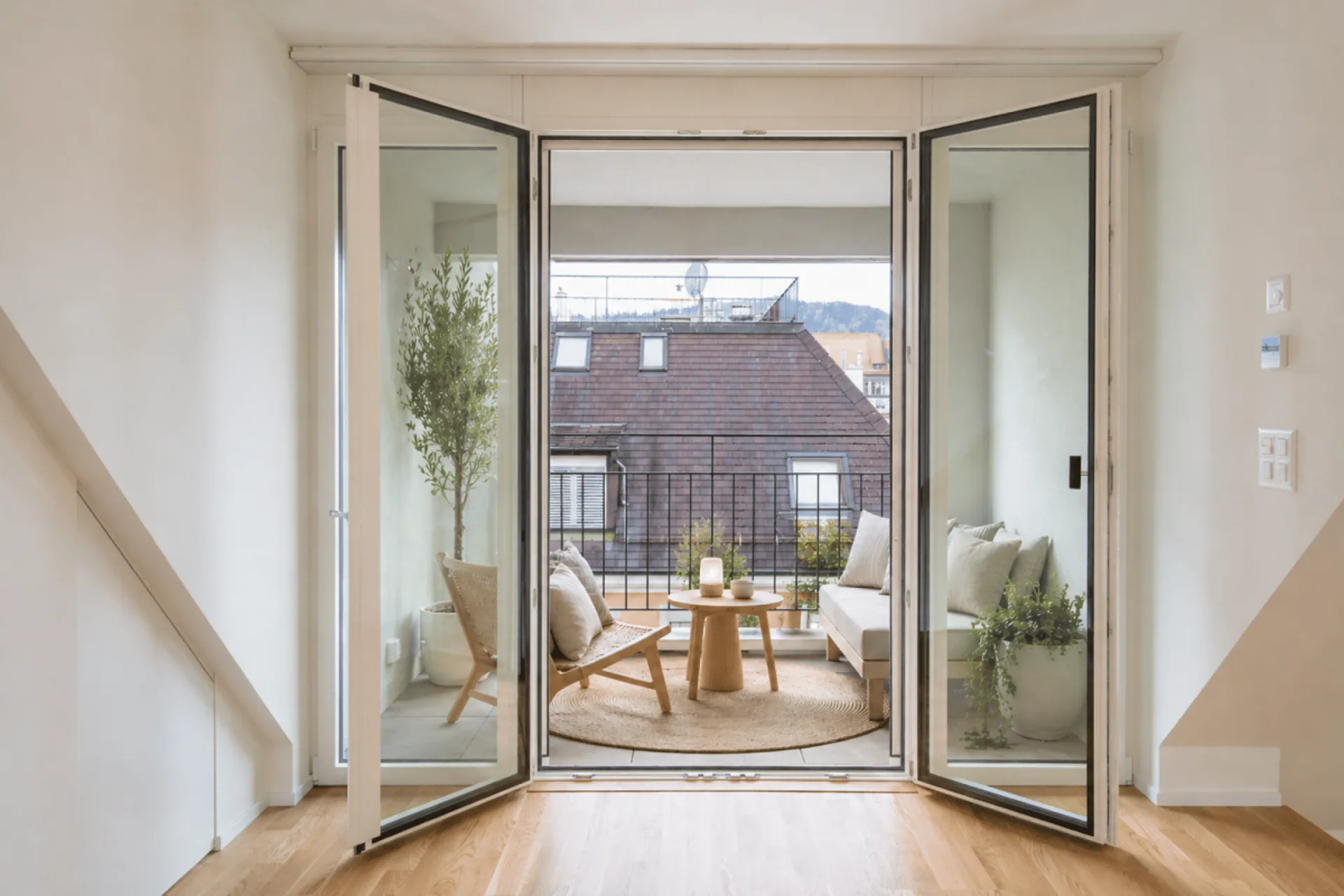 Erstbezug: Maisonette-Loftwohnung mit gemütlicher Loggia mitten in Zürich