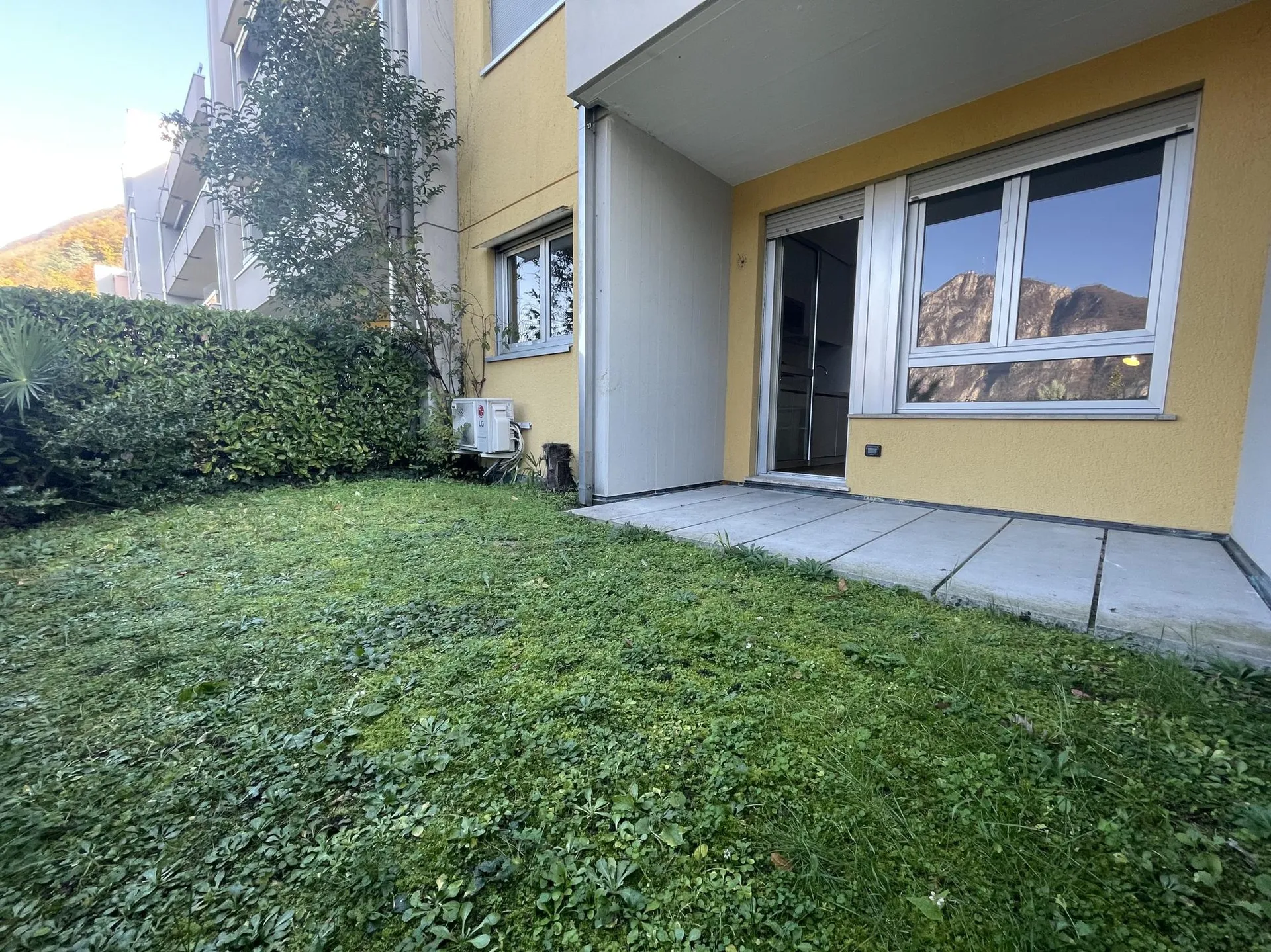 AFFITTASI 2.5 CON GIARDINO PISCINA E VISTA LAGO A BISSONE