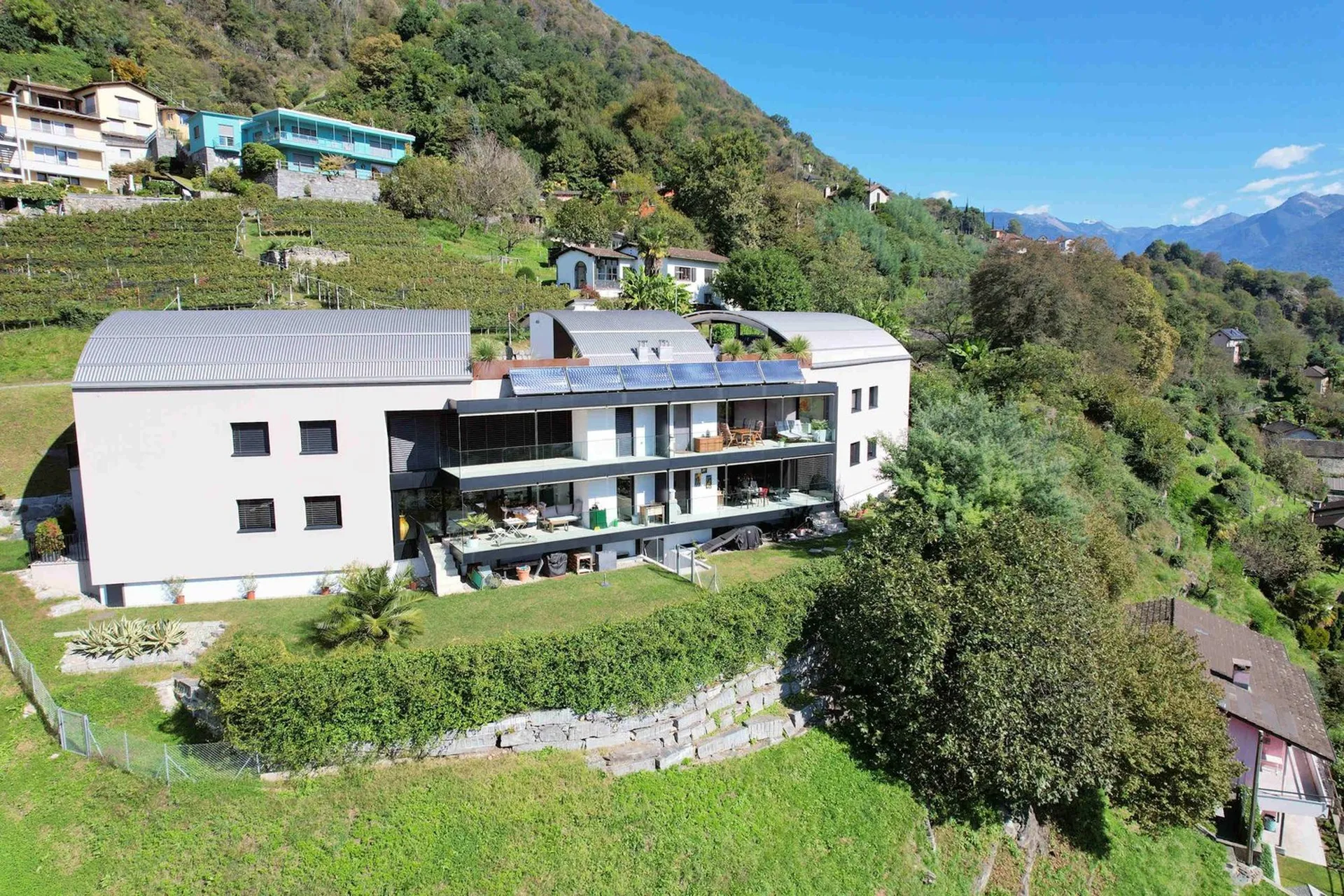 Elegante appartamento in collina con vista panoramica in esclusiva residenza