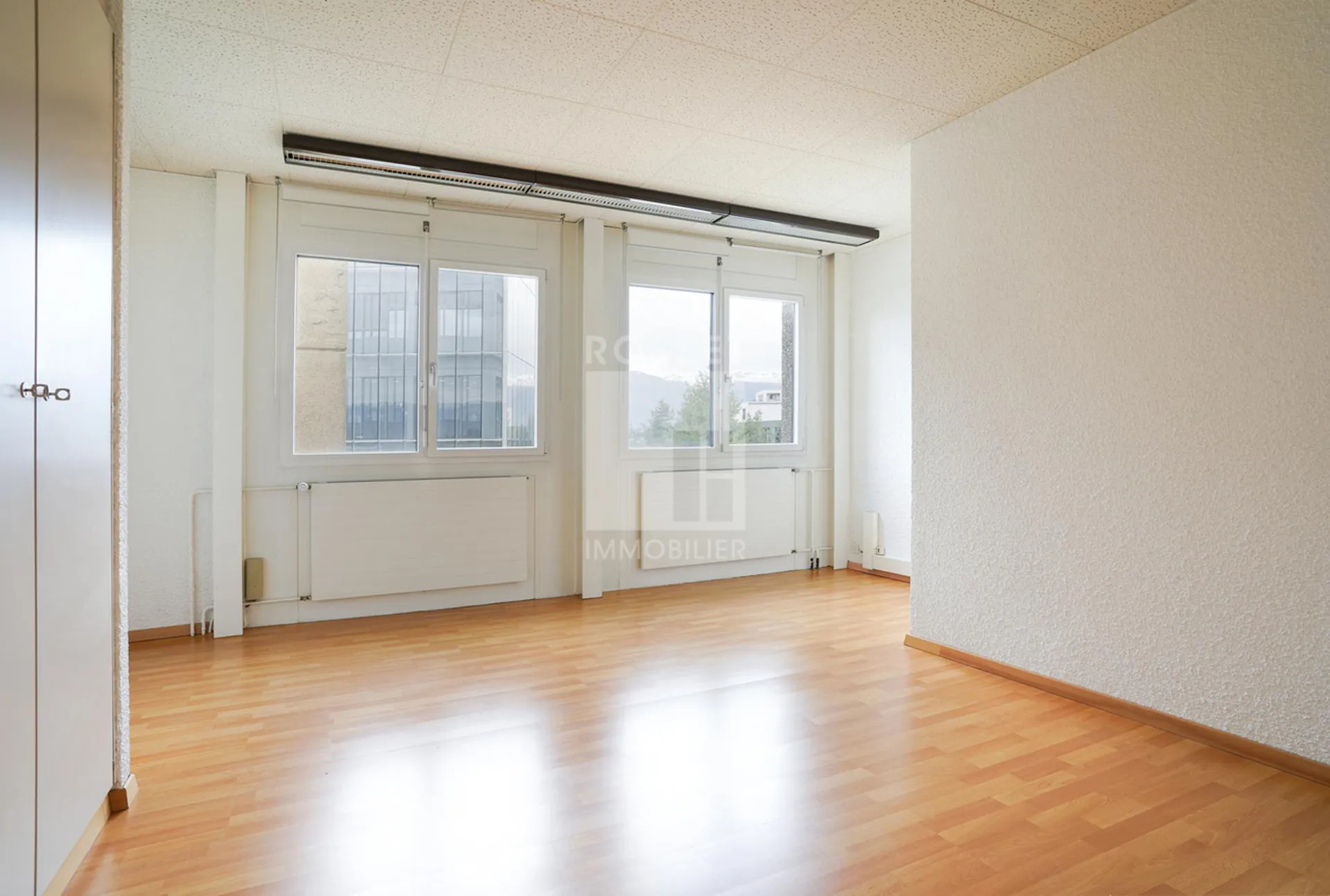 Bureaux d'environ 22m² au 2ème étage
