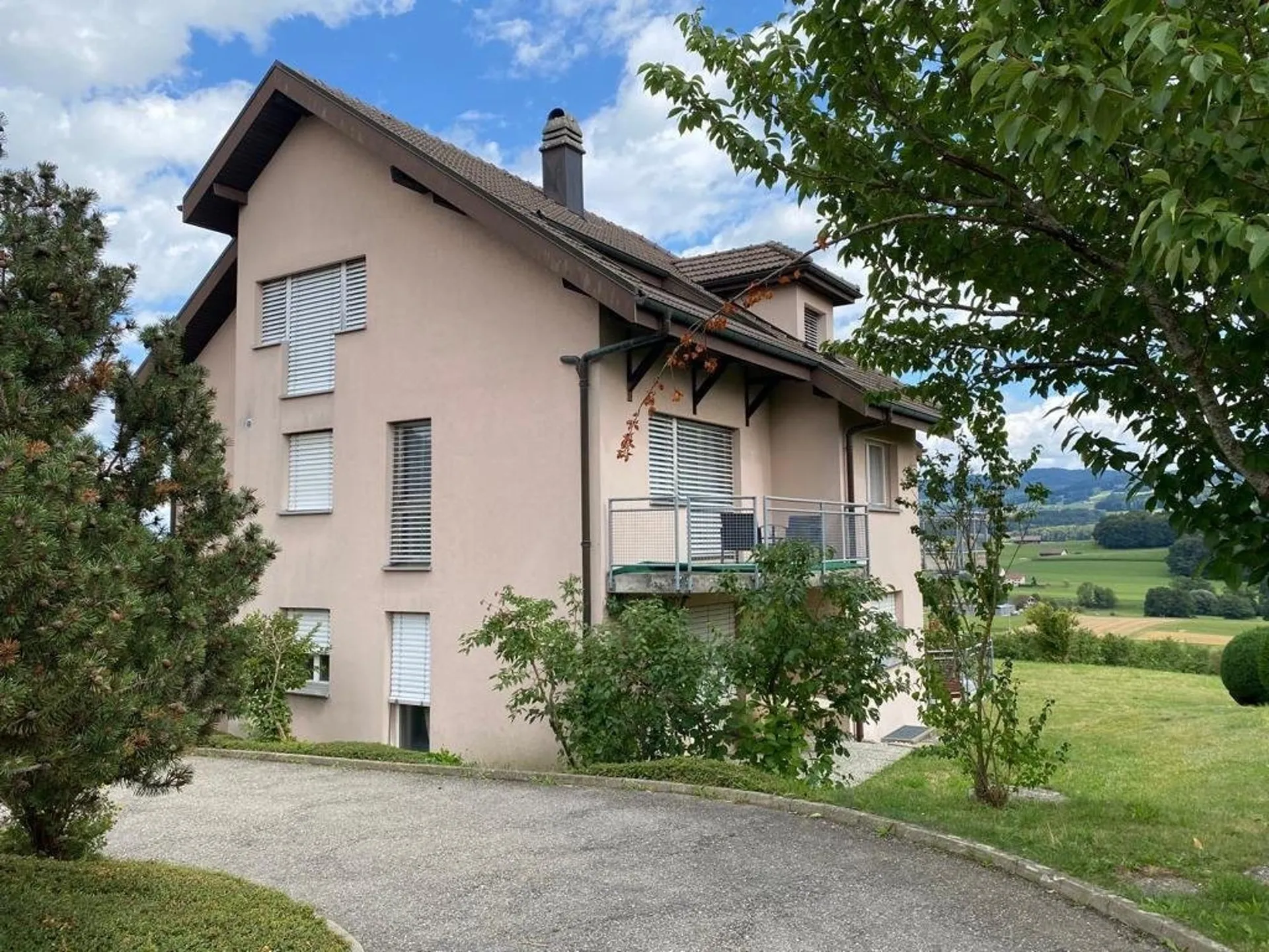 Appartement de 2,5 pièces au rez inférieur