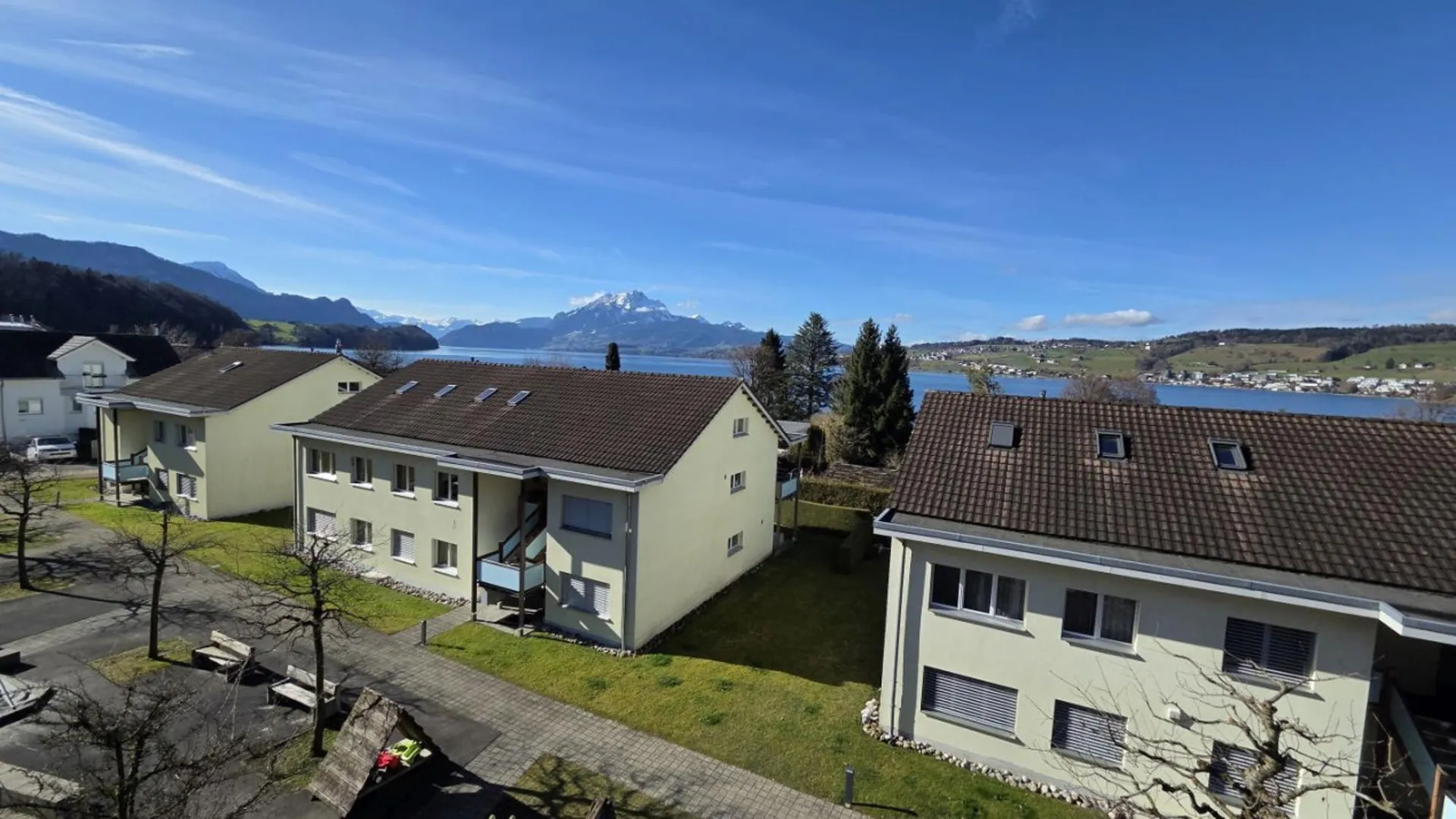 Wohnen auf zwei Ebenen  mit Abendsonne und viel Raum