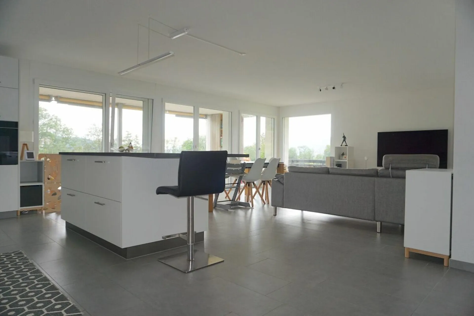ARI-240 - Appartement en rez de 5,5 pièces, sud-ouest, vue dégagée, 133 m2 net habitable