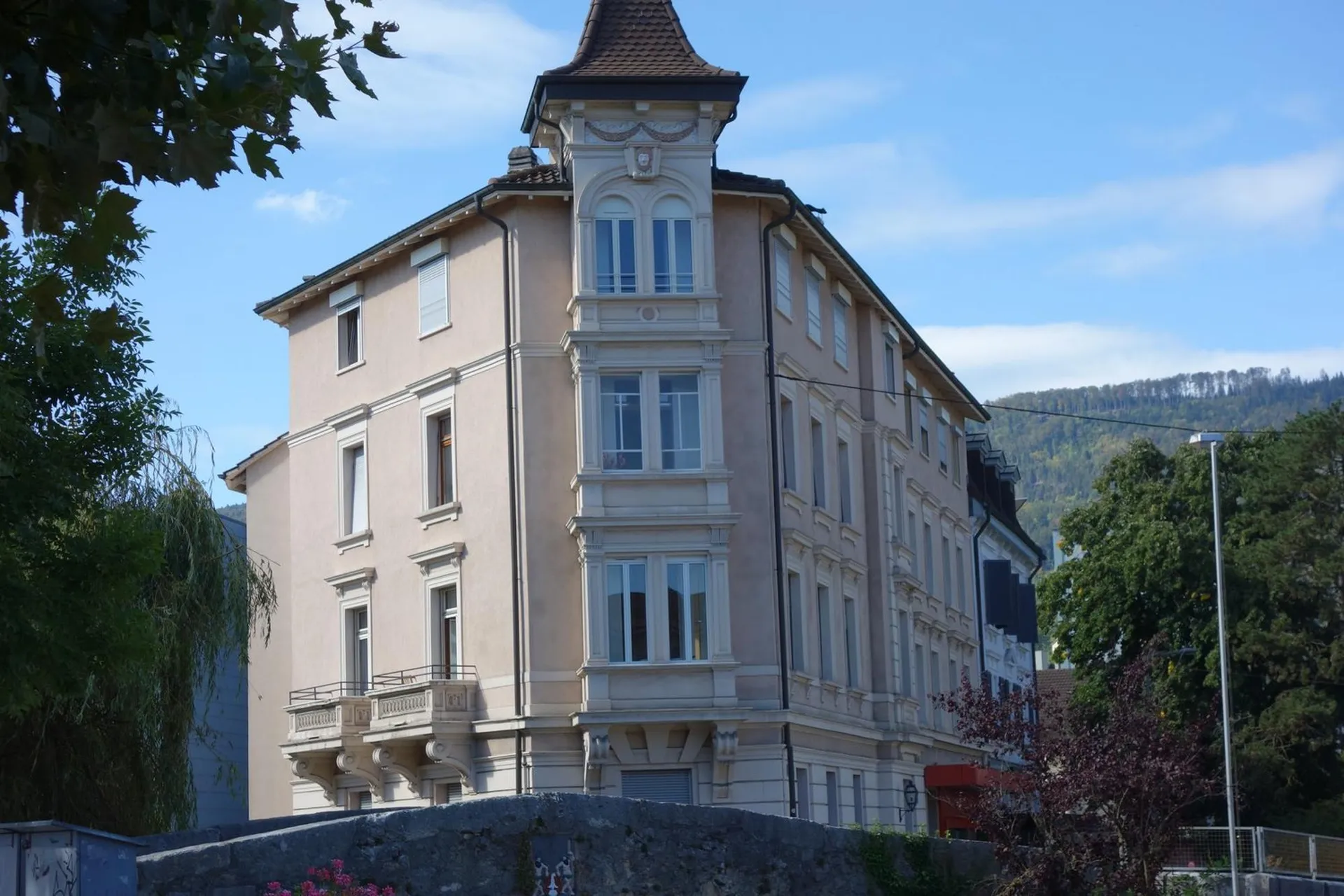 Appartement luxueux dans un endroit calme et central-Maintenant avec TV gratuite 65 pouces incluse!