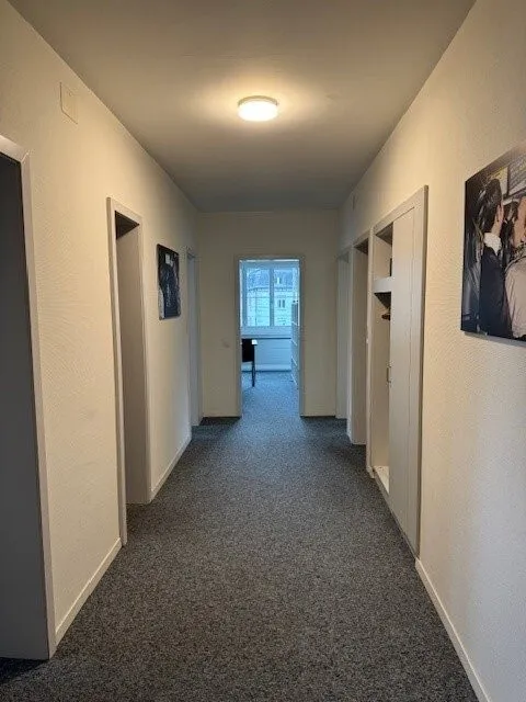 Helles Büro mit Wohlfühlfaktor