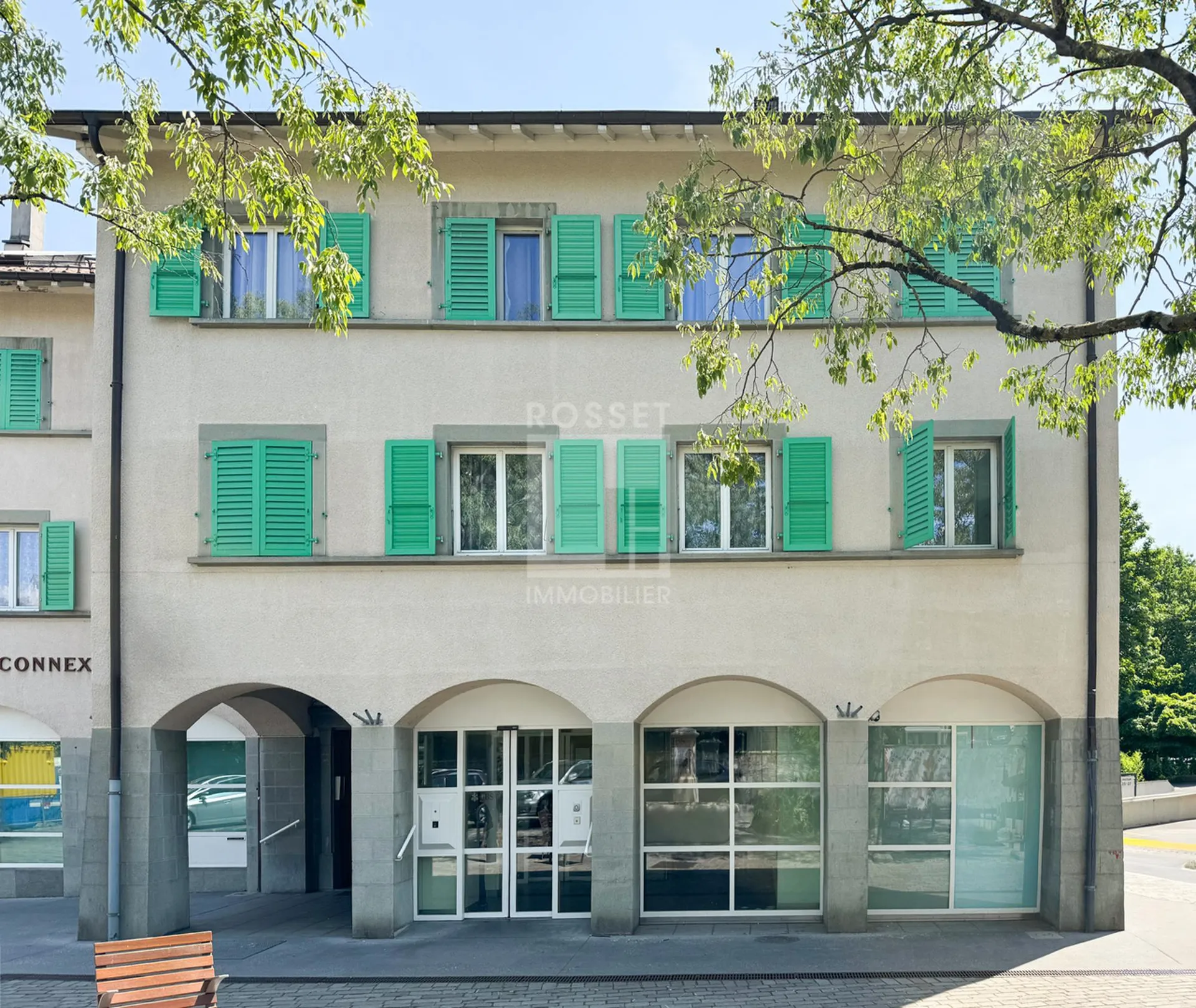 Arcade d'env. 153m² au rez-de-chaussée avec accès au sous-sol