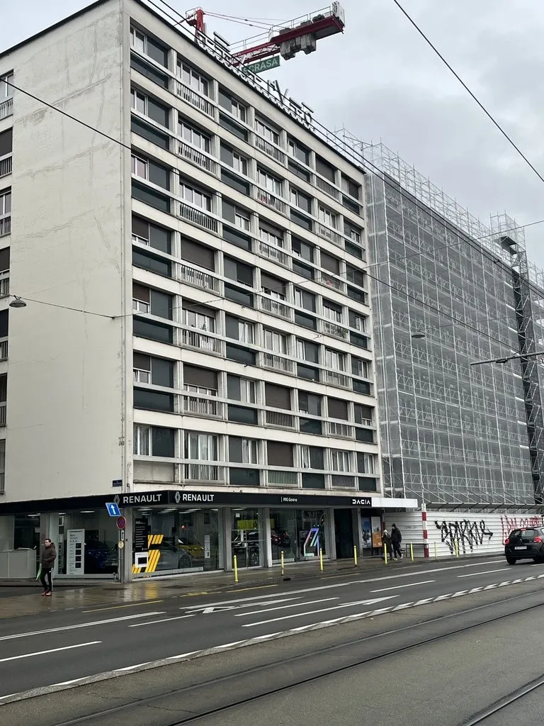 Belle arcade de 610 m2 et son dépôt de 638 m2 au coeur de Plainpalais