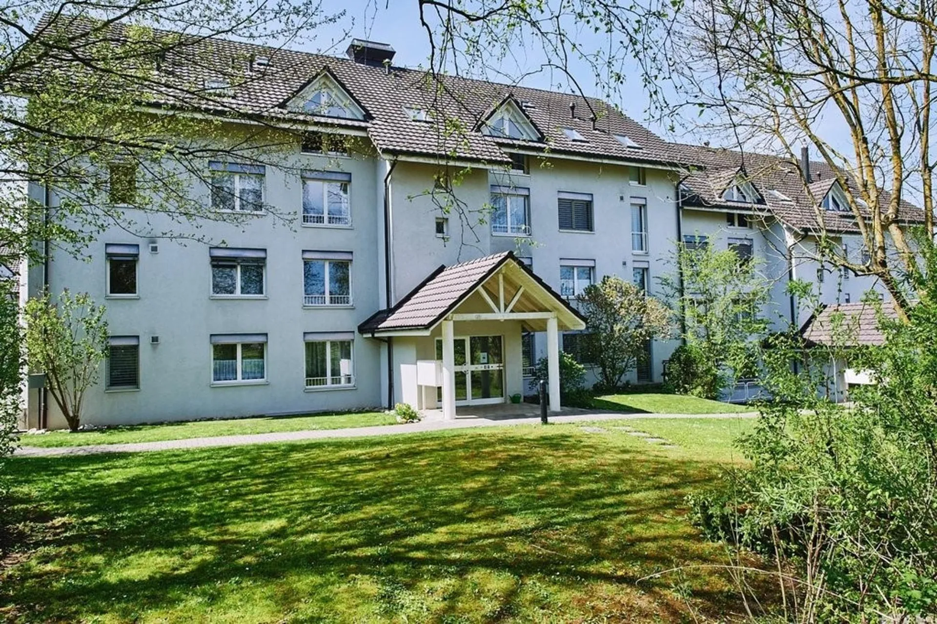 Moderne 4.5 ZW an ruhiger und grüner Wohnlage