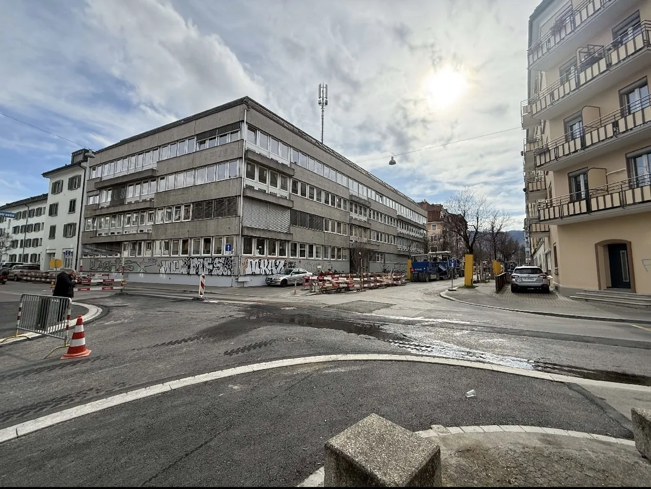 AUSSEN- UND TIEFGARAGEN PARKPLÄTZE IN ZÜRICH NÄHE ALBISRIEDERPLATZ  / AB 2.- CHF/H / AB 180.- CHF/MONAT