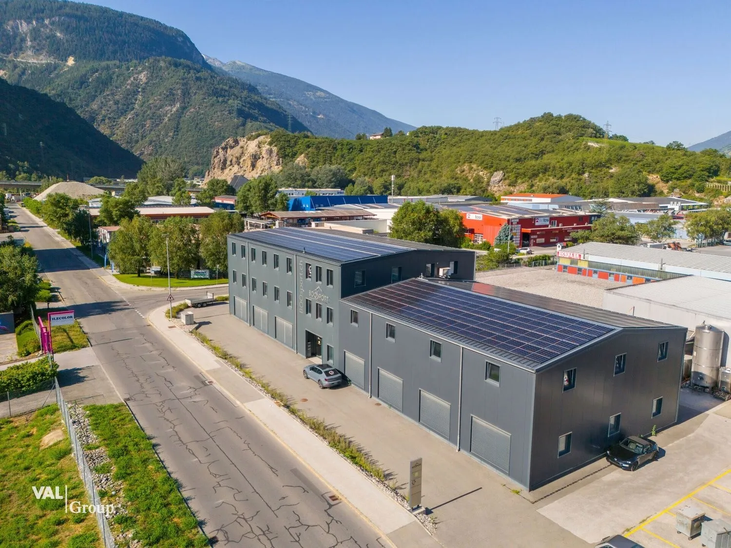 Moderne halle commerciale avec rendement attractif