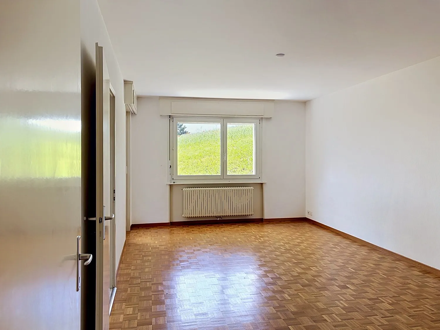 Spacieux logement dans un beau cadre de verdure, sans vis-à-vis !