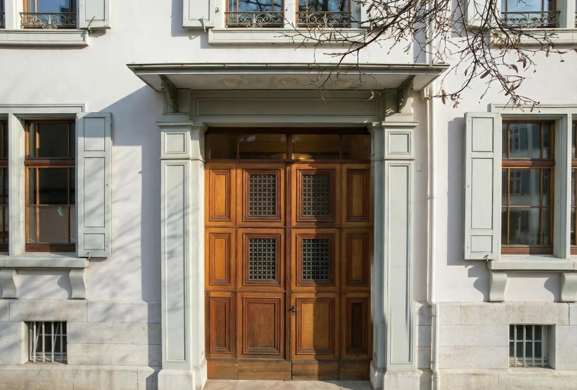 CHARAKTERISTISCHE STADTVILLA AN BESTLAGE - BEFRISTETES MIETVERHÄLTNIS