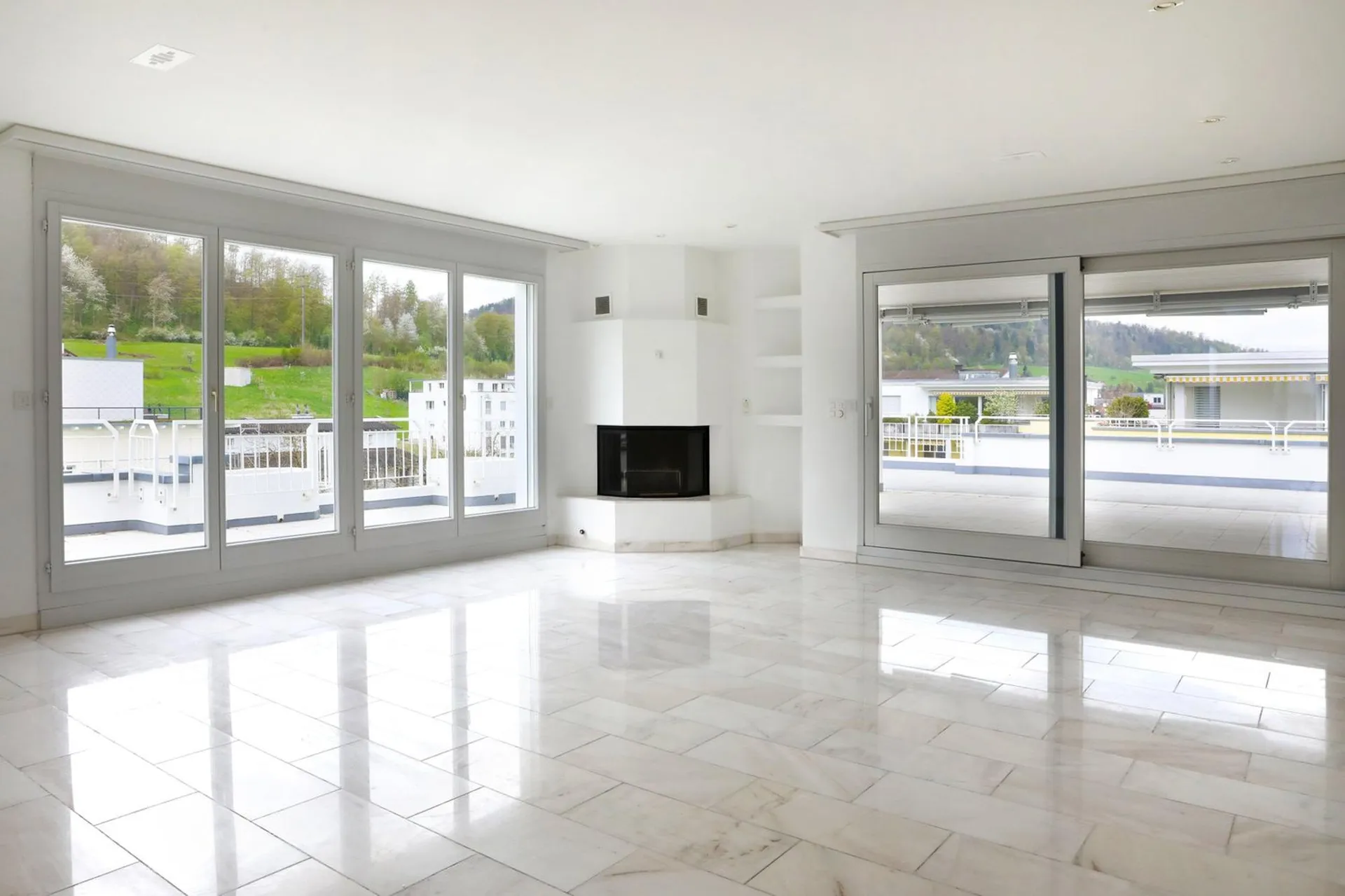 Hochwertige 6-Zimmer-Attikawohnung mit Panorama-Ausblick