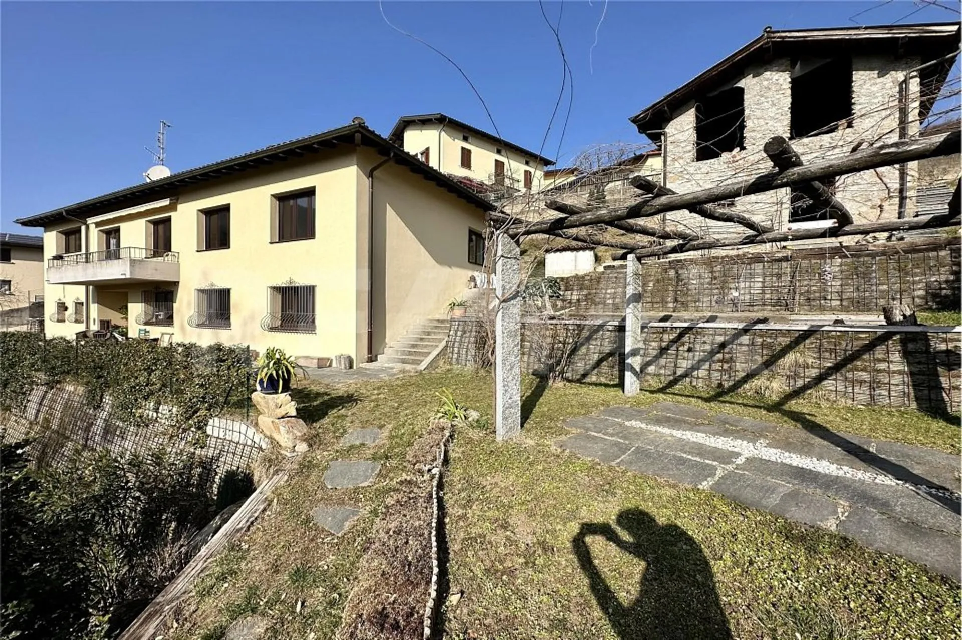 Bellissima casa con rustico e tantissimo verde per gli amanti della tranquillità