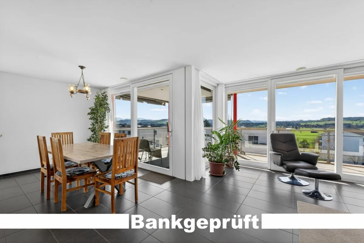 Ihr neues Zuhause mit Aussicht: Grosszügige 4.5-Zimmerwohnung mit Panorama
