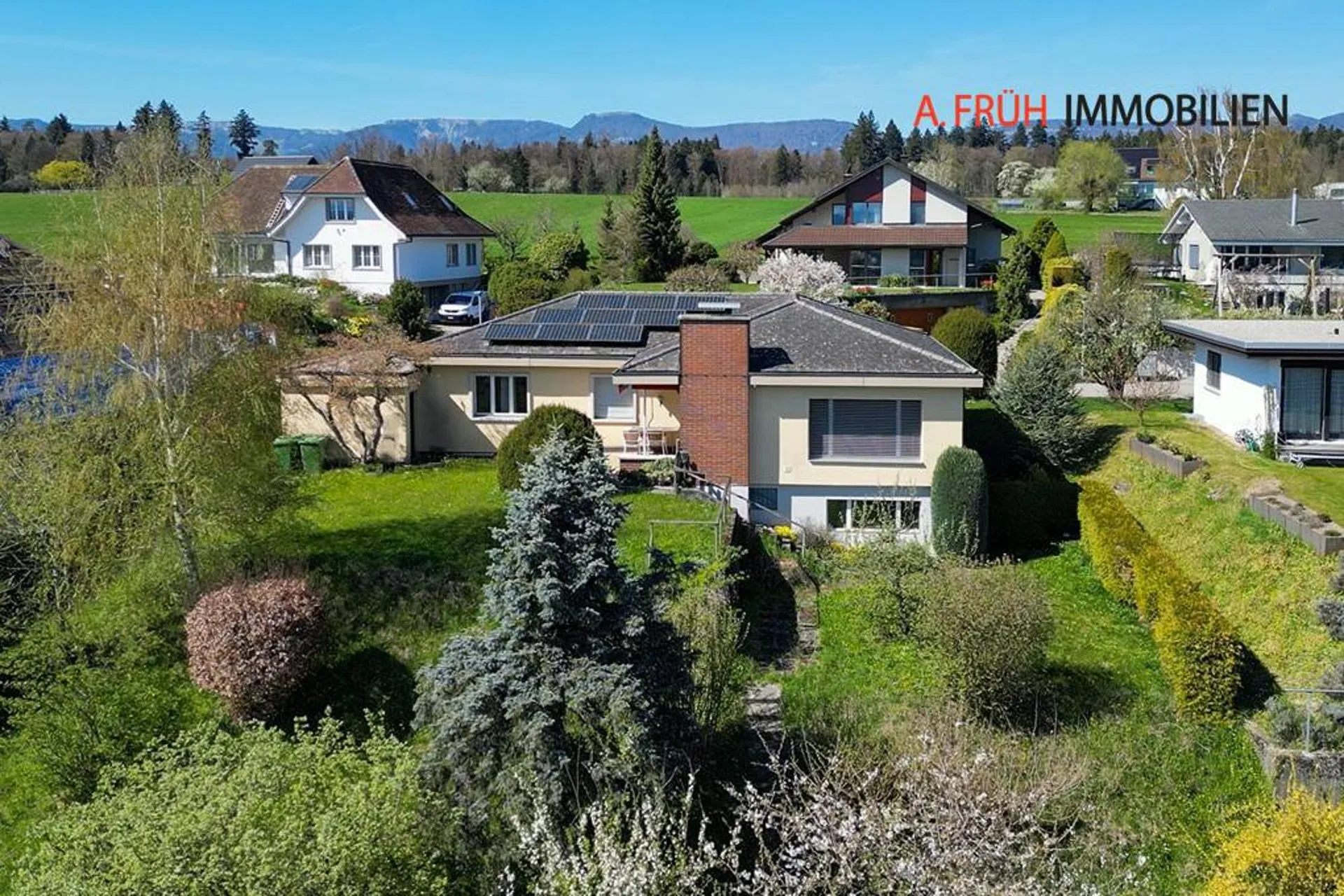 Ein Zuhause mit Aussicht zum Verlieben mit grossem Garten und Blick