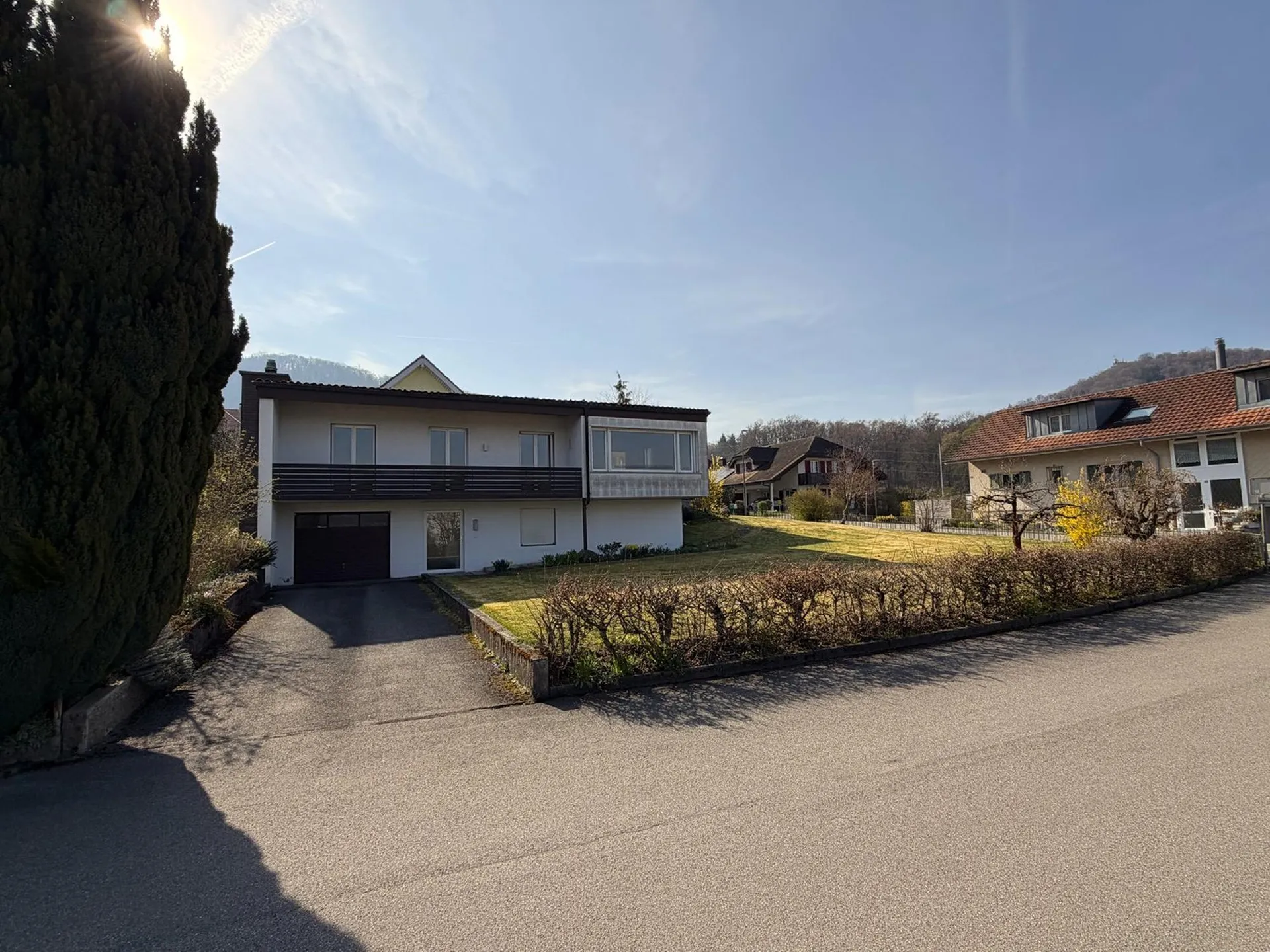 EFH AN SONNIGER UND RUHIGER LAGE MIT AUSBAUPOTENTIAL AUF 880 M2 GRUNDSTÜCK