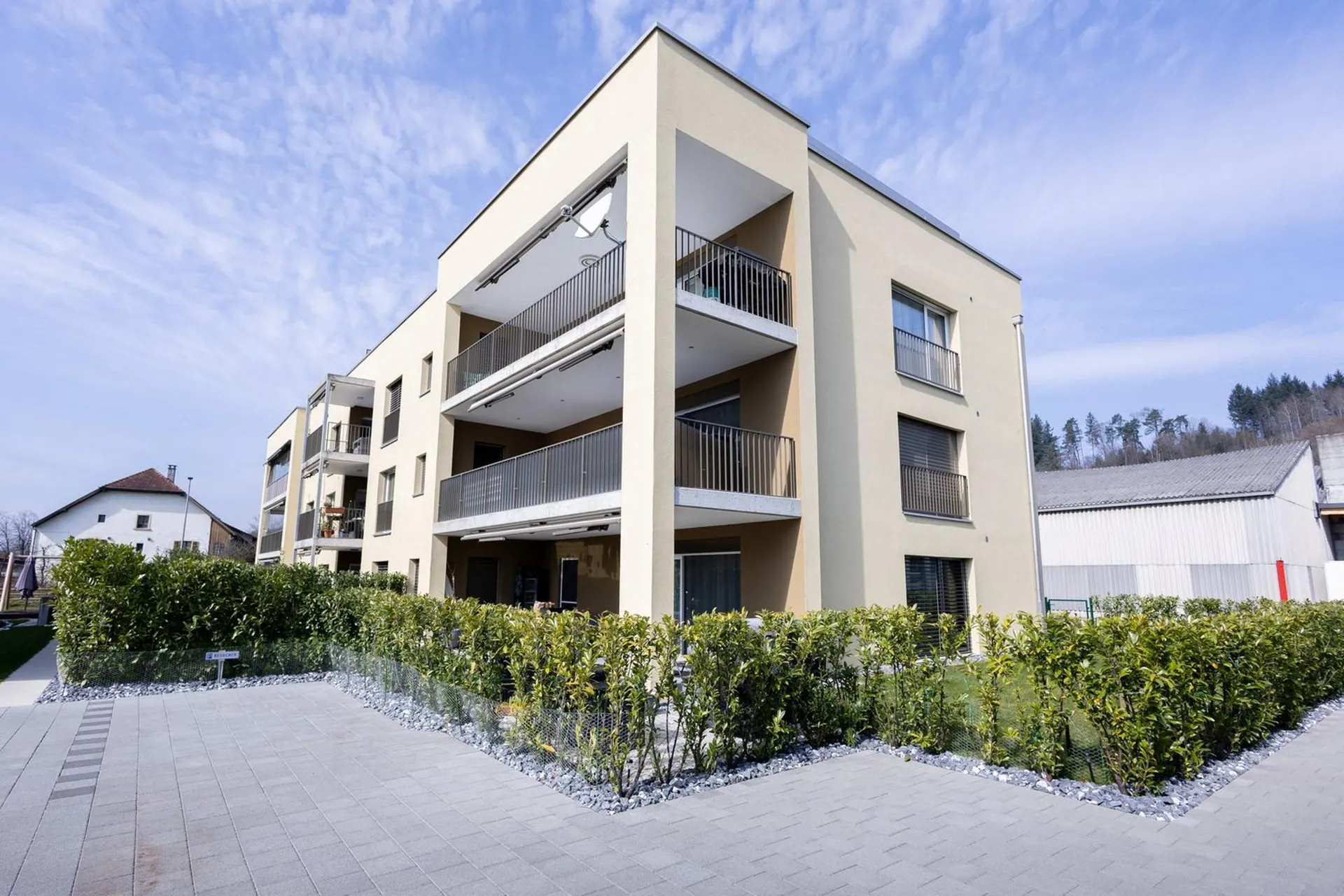 Neuwertige 3.5 Zi. - Wohnung  an ruhiger Lage