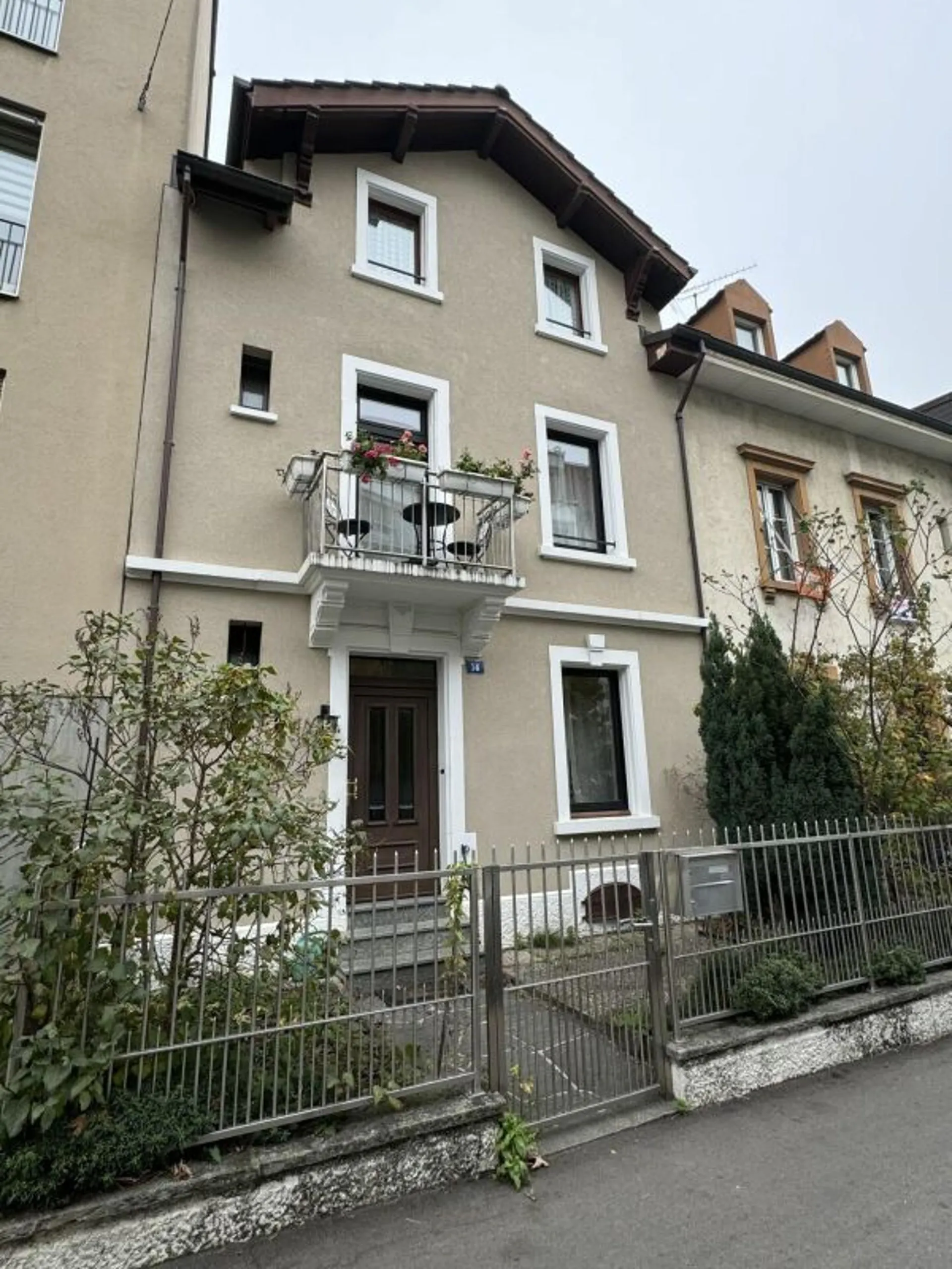 Renoviertes 6-Zimmer-Stadthaus mit schönem Garten