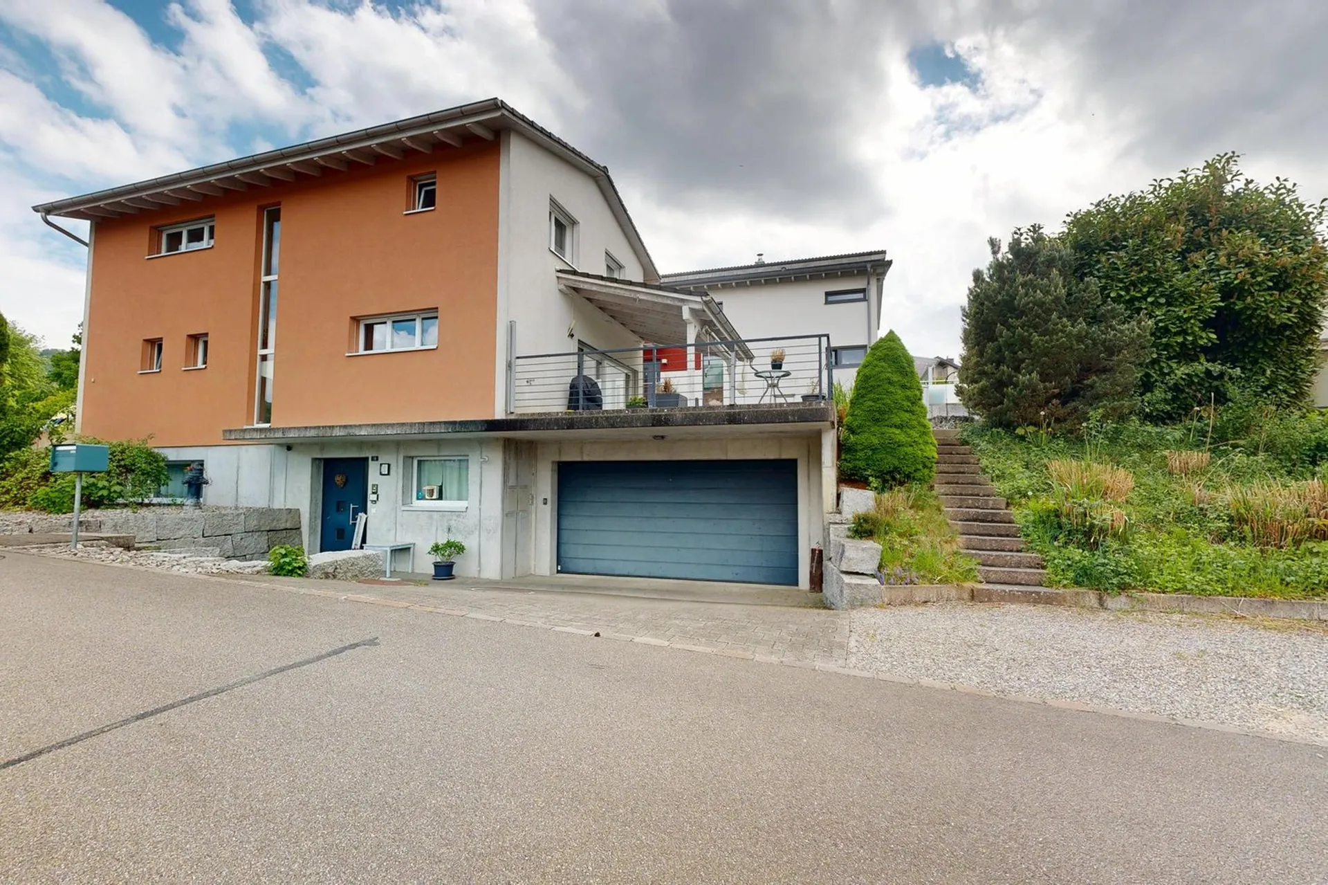 Attraktives 6-Zimmer Einfamilienhaus mit vielseitigem Raumangebot
