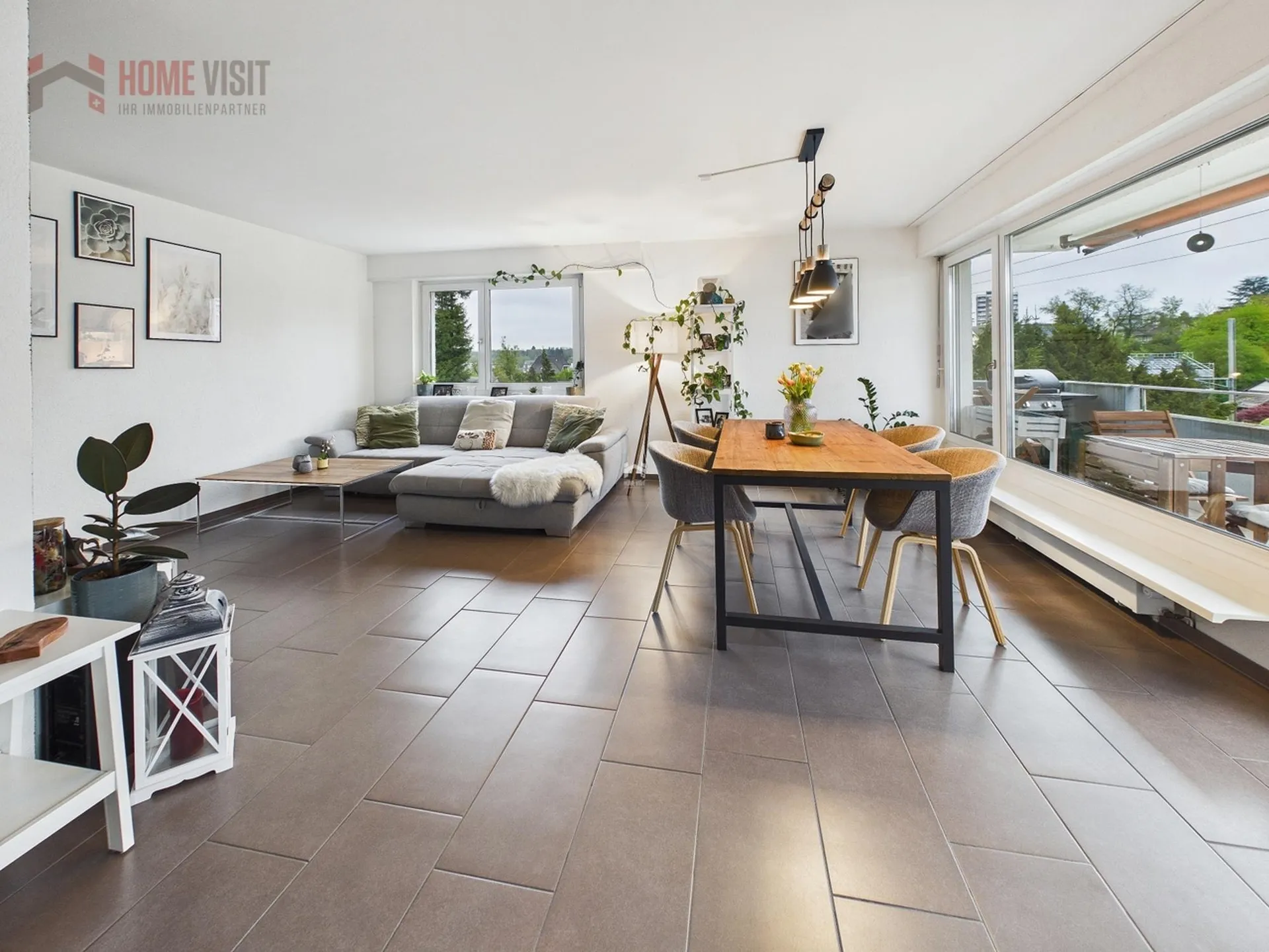 Stilvolle 4.5-Zimmer-Eigentumswohnung mit grossem Balkon