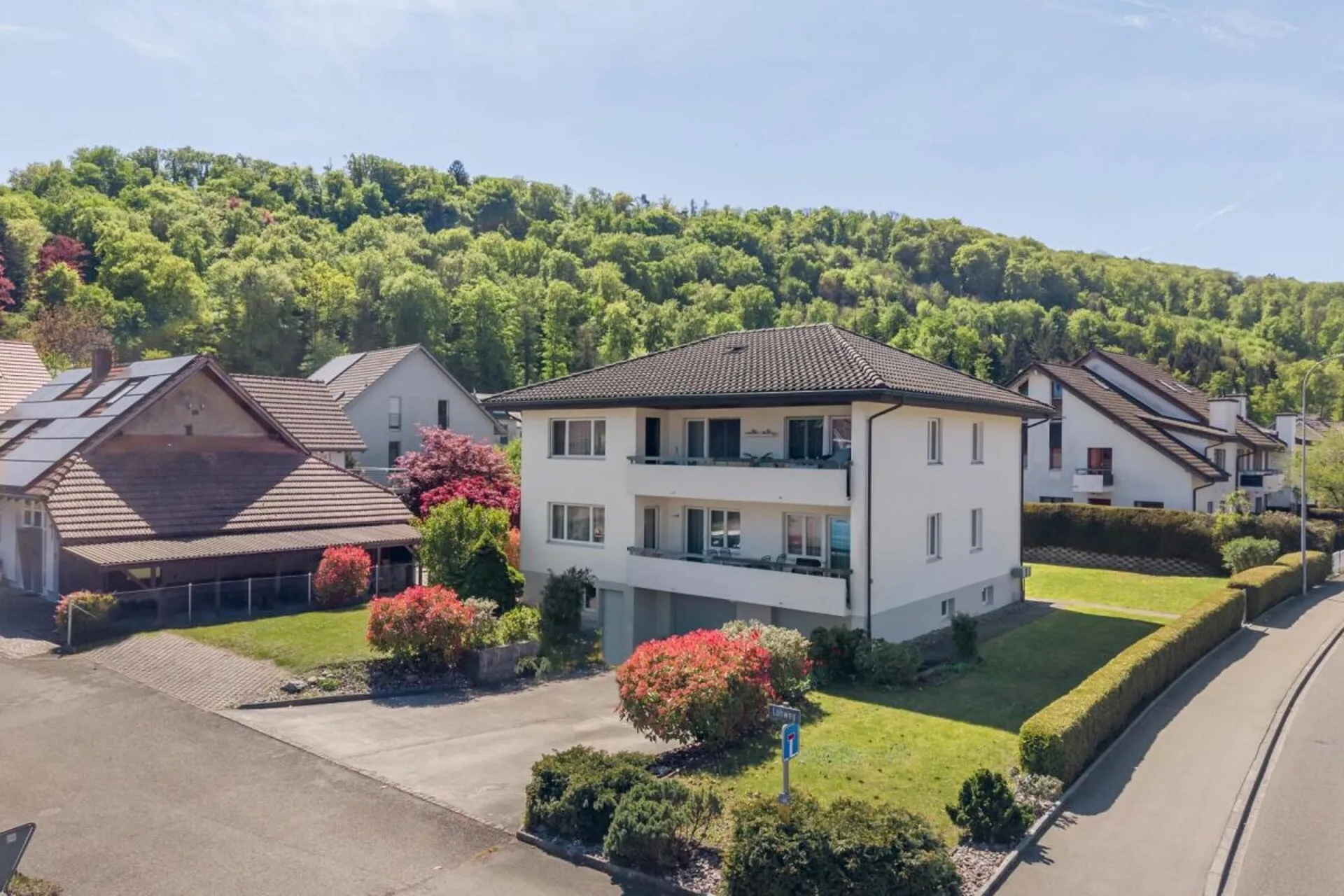 Zweifamilienhaus mit zwei gepflegten 4-Zimmer-Wohnungen und einer attraktiven Ausnutzungsreserve!