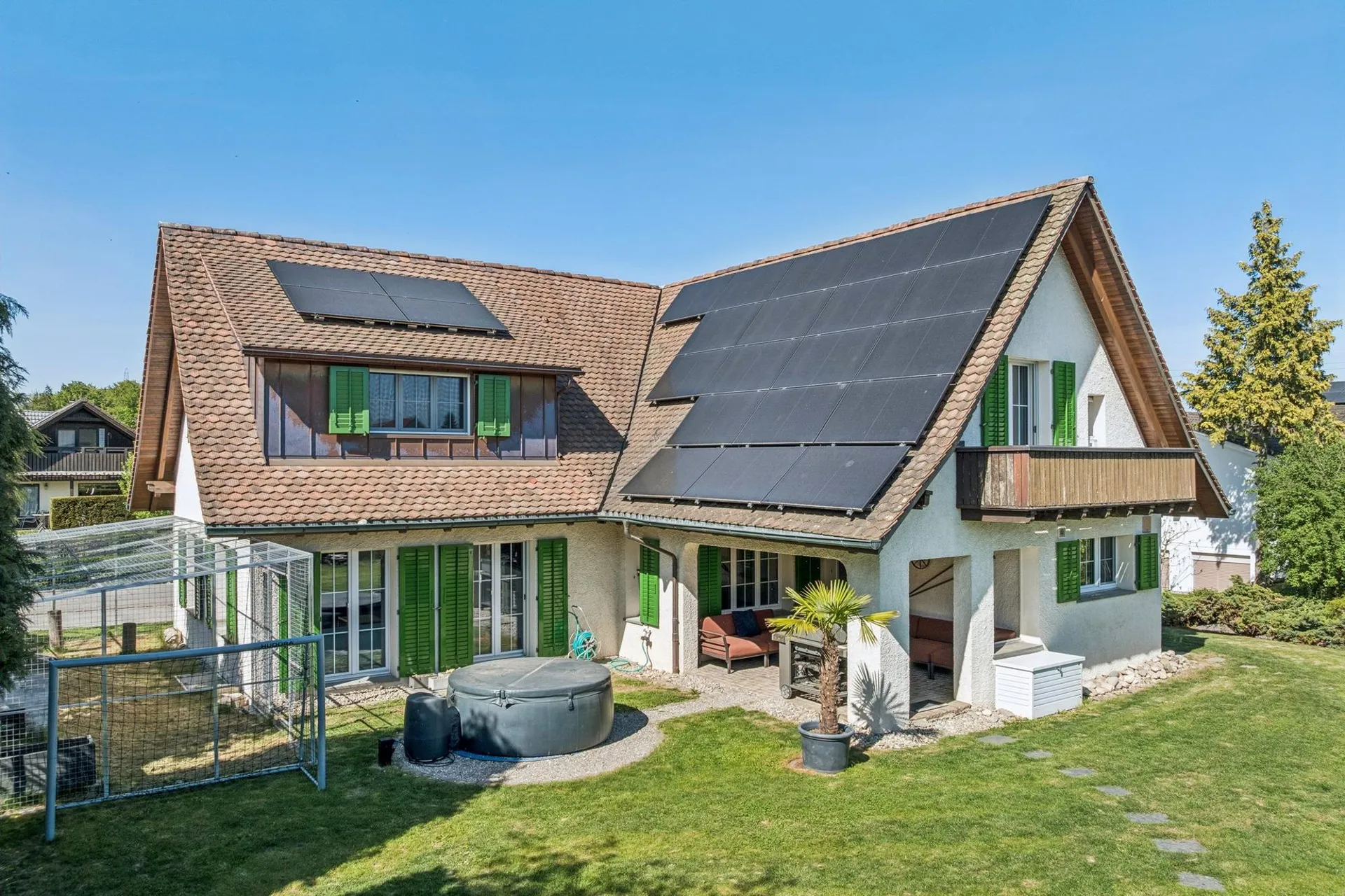 Einfamilienhaus mit idyllischem Garten und modernem Komfort